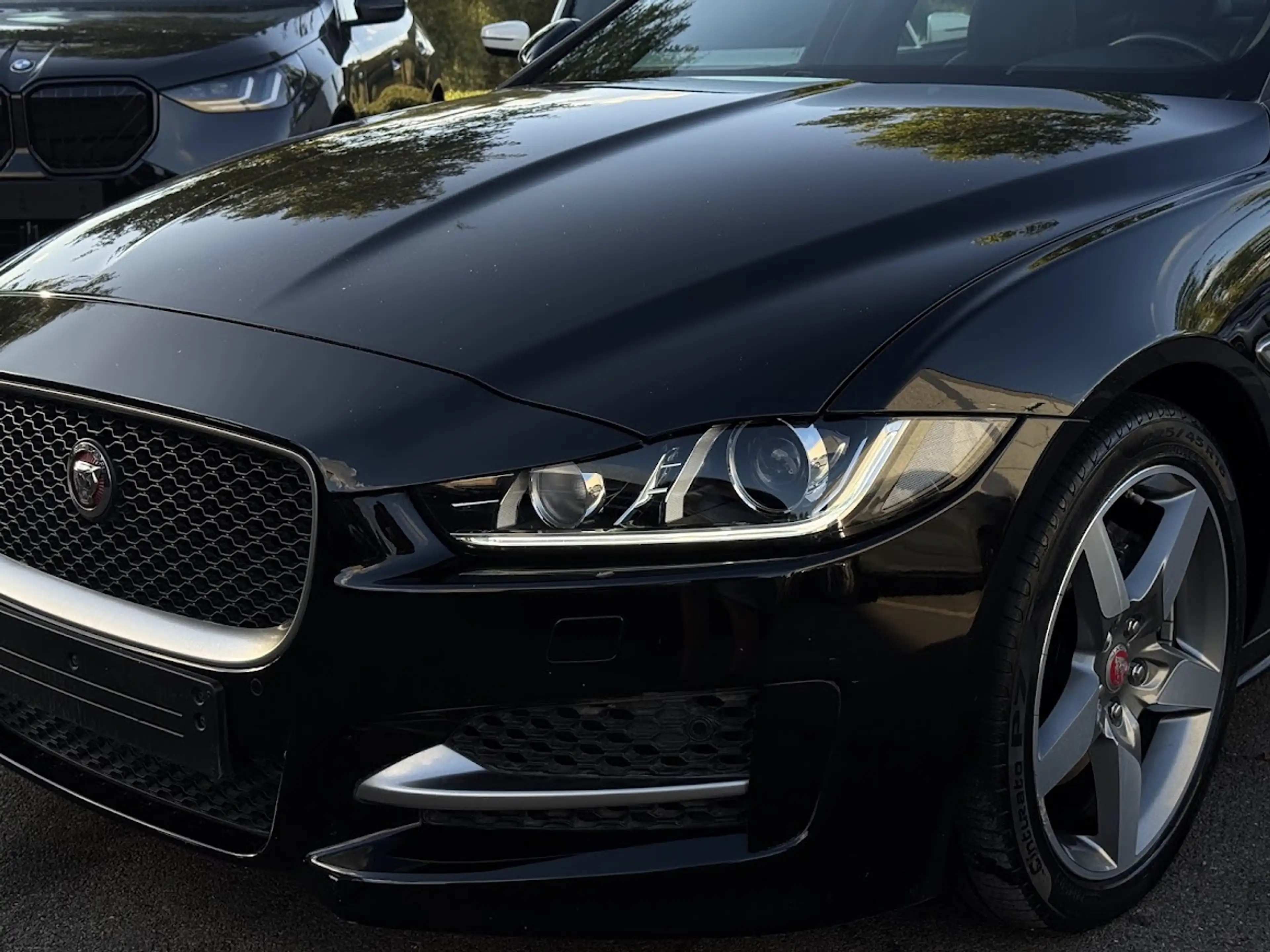 Jaguar XE Sedan / AUTOMAAT / R-Sport / LEDER / PANODAK / CAMERA / VERW ZETEL / NAVI / AIRCO / +++ — photo 3