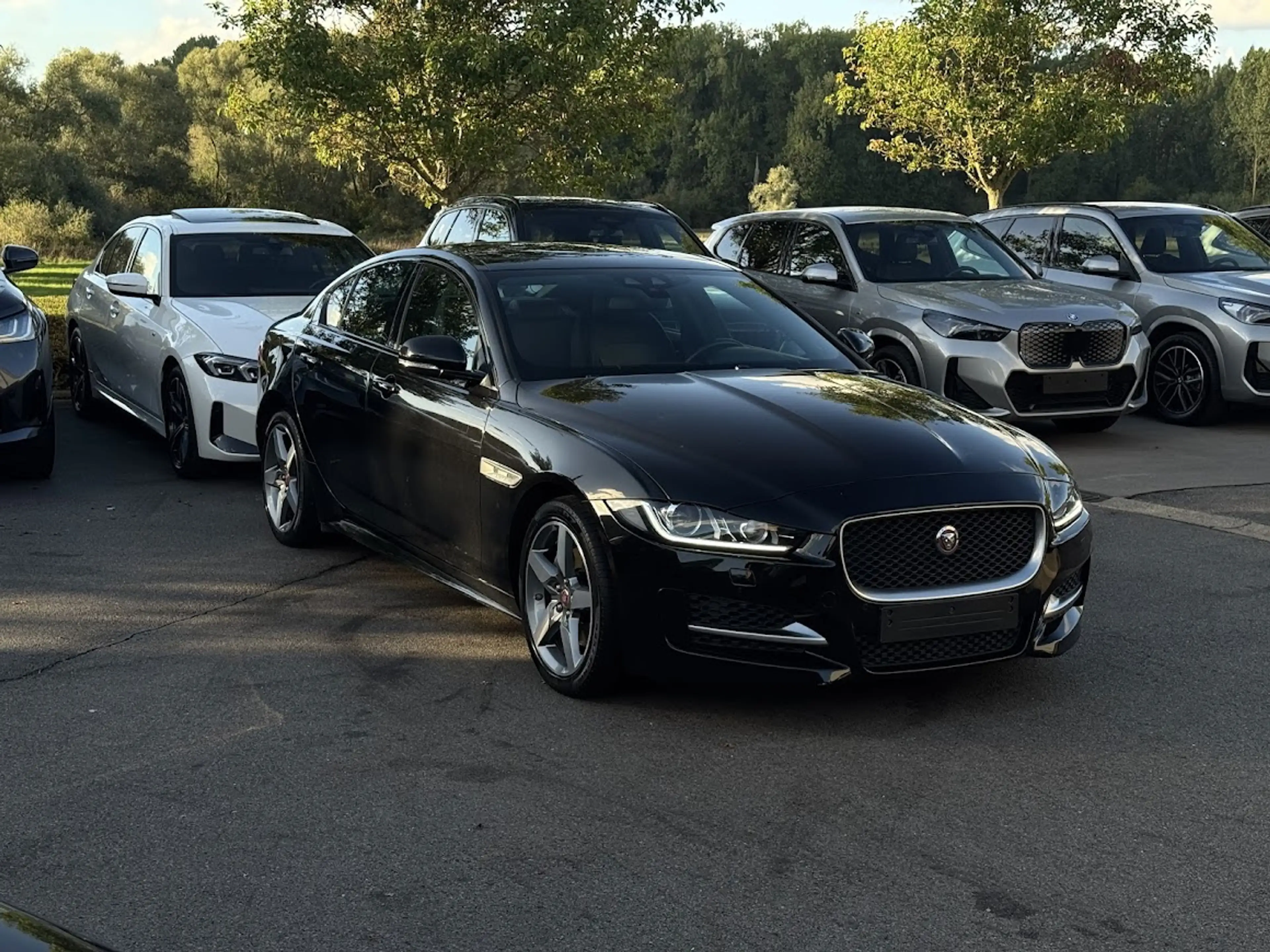 Jaguar XE Sedan / AUTOMAAT / R-Sport / LEDER / PANODAK / CAMERA / VERW ZETEL / NAVI / AIRCO / +++ — photo 7