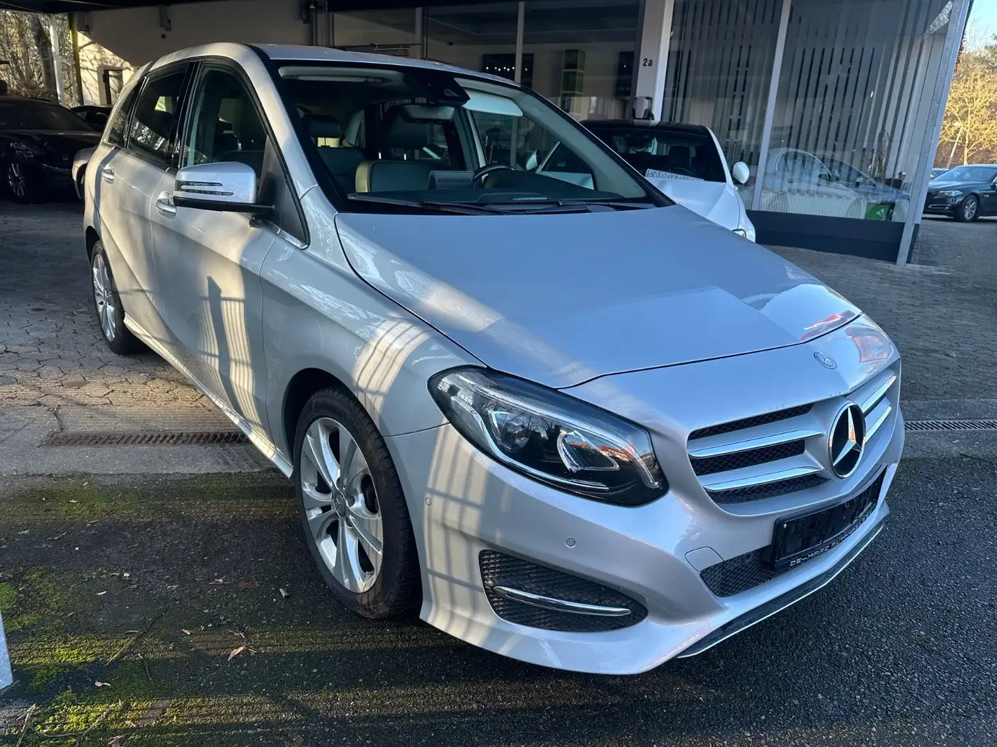 Mercedes-Benz B 200 B -Klasse Navi Sitzheizung LED ILS Plateado - 1