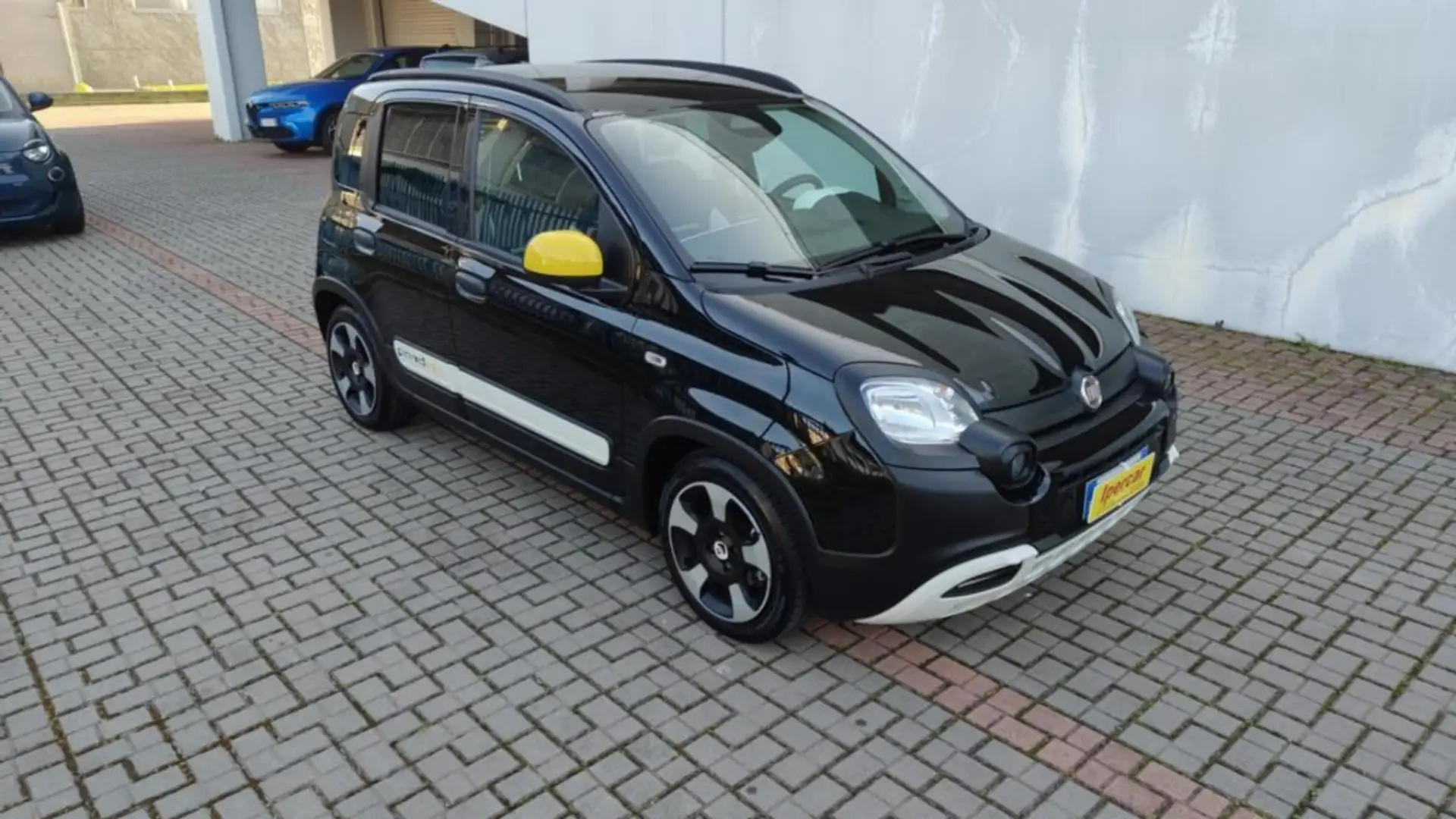 Fiat Panda 1.0 Hybrid Pandina PACKCROSS PREZZO PROMO Zwart - 2