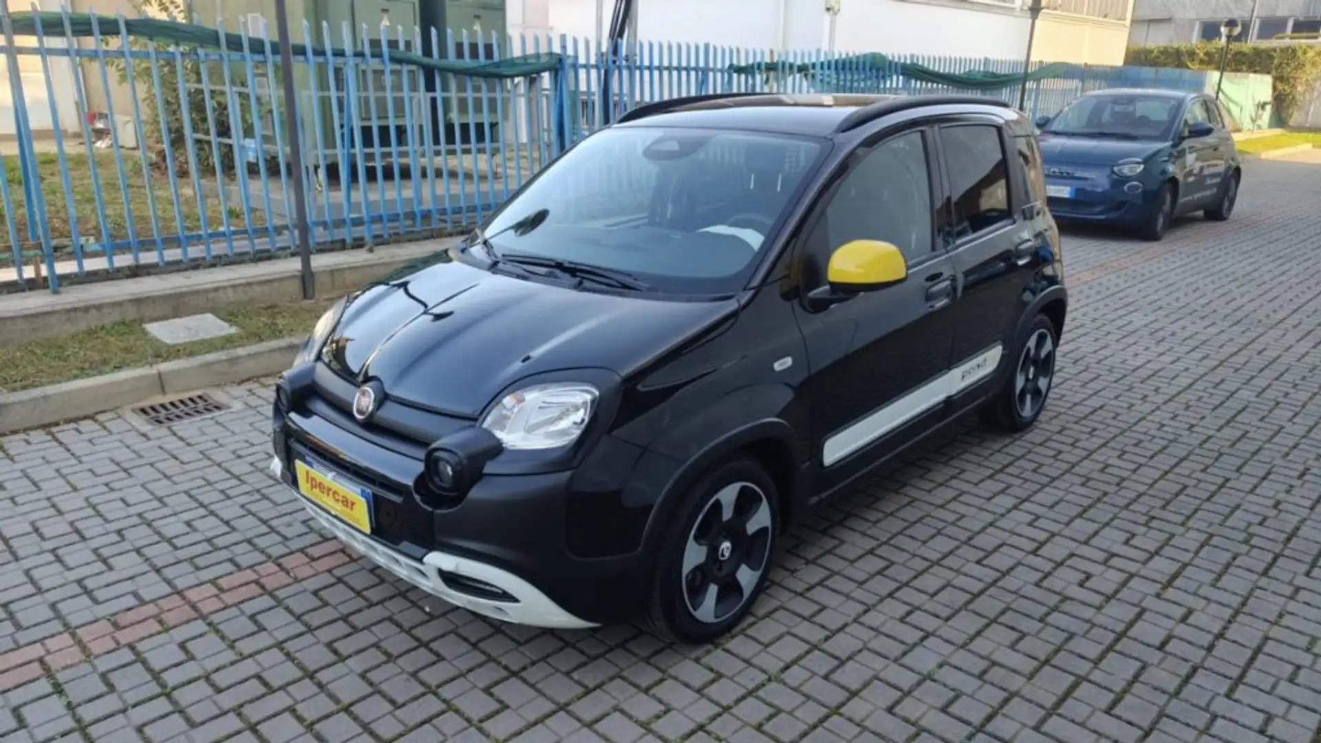 Fiat Panda 1.0 Hybrid Pandina PACKCROSS PREZZO PROMO Zwart - 1