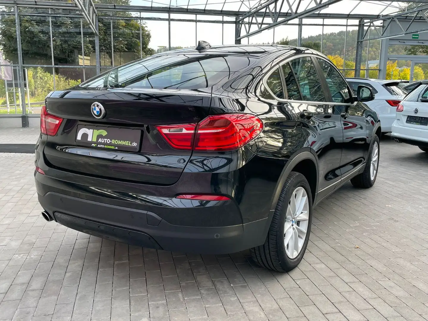 BMW X4 xDrive20d AHK Navi Business Xenon Tempomat Чорний - 2