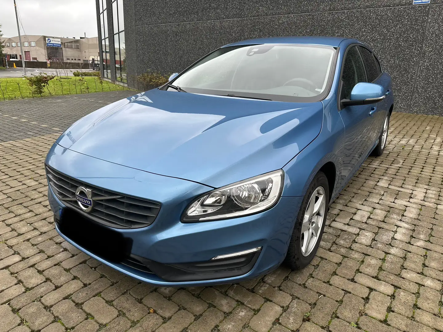 Volvo S60 D2 Momentum - 1