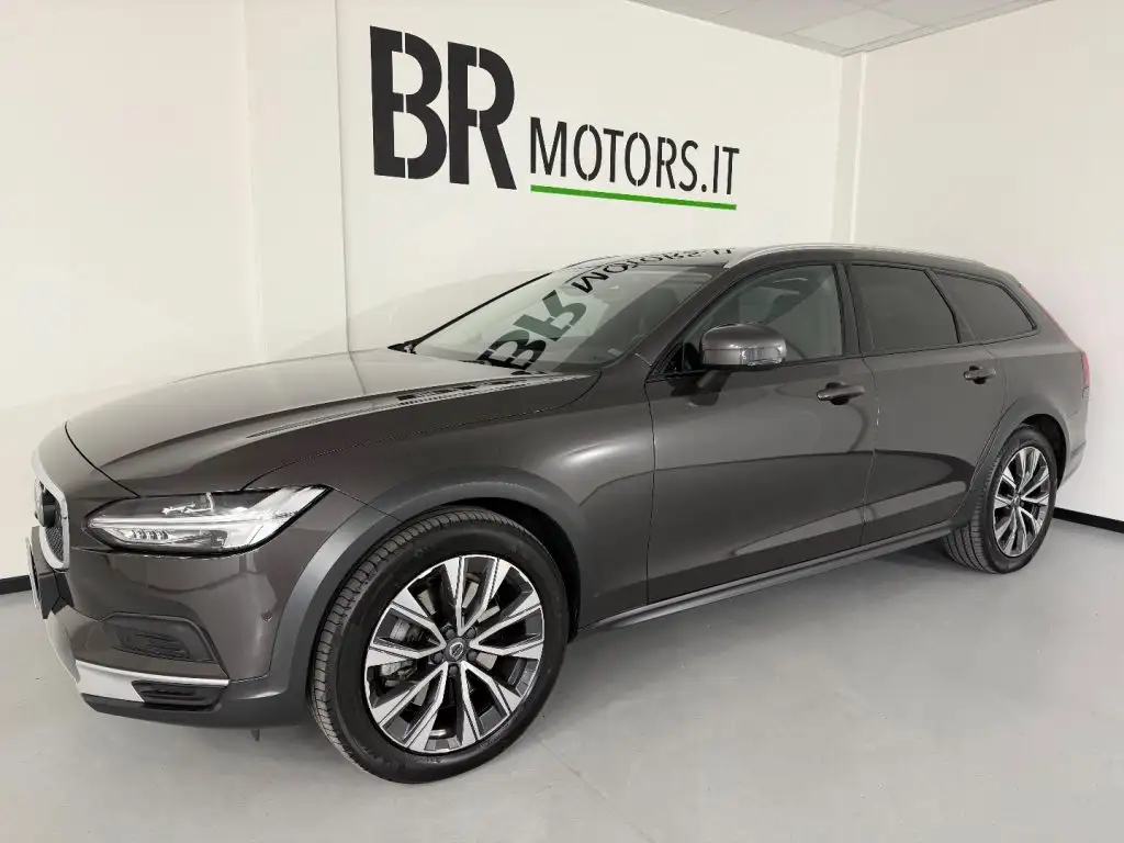 Volvo V90 Cross Country 2023 из Европы — купить под ключ