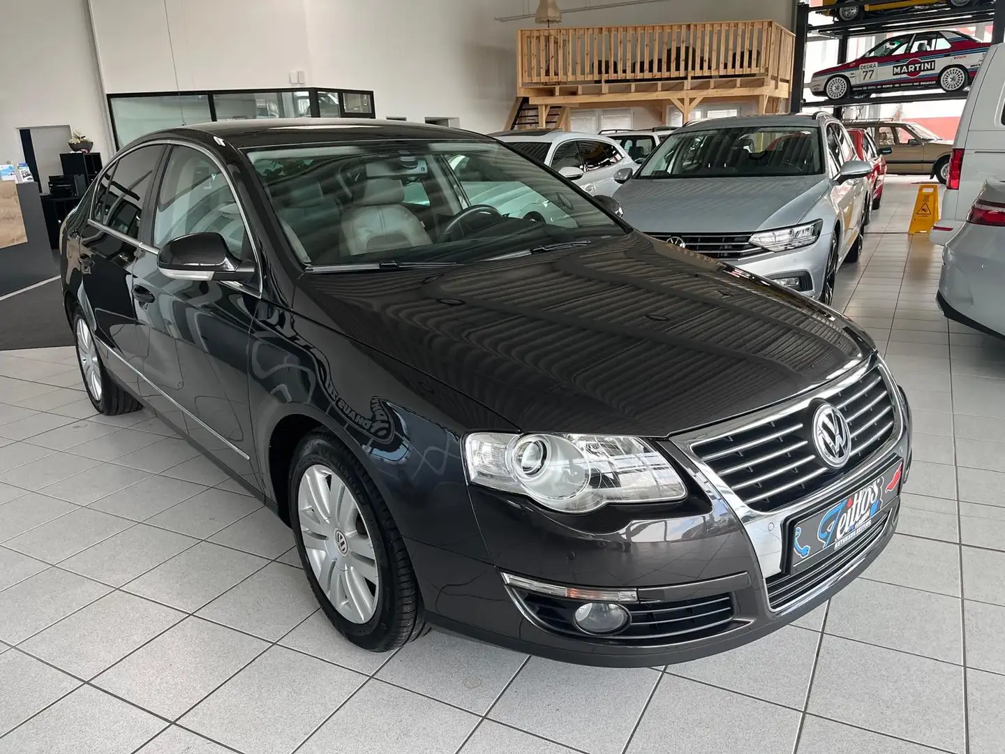 Volkswagen Passat Highline *Automatik*SHZ*PDC*Alcantara*BT* Bruin - 2