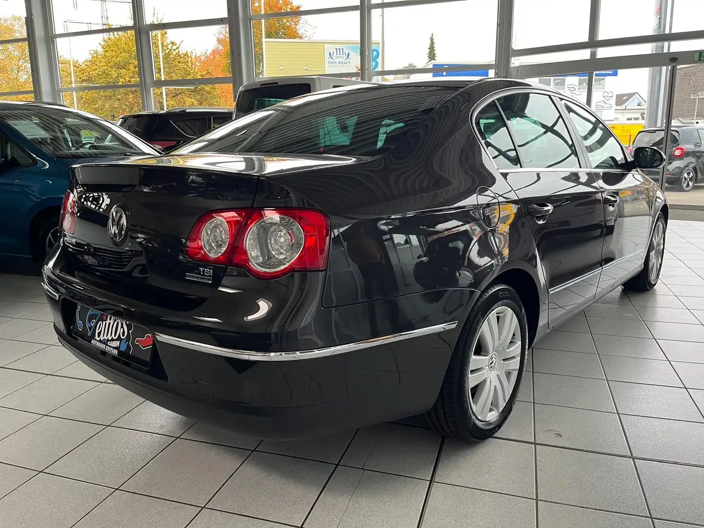 Volkswagen Passat Highline *Automatik*SHZ*PDC*Alcantara*BT* Braun - 2