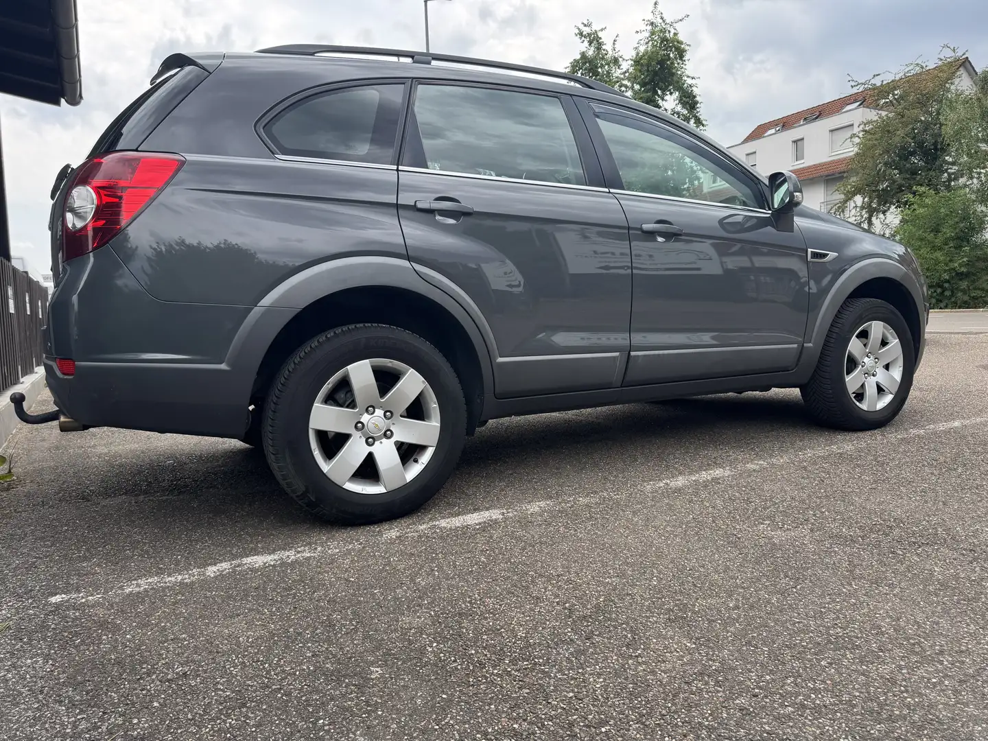 Chevrolet Captiva 2.4 LT 2WD,AHK,7 Sitzer,PDC Grijs - 2