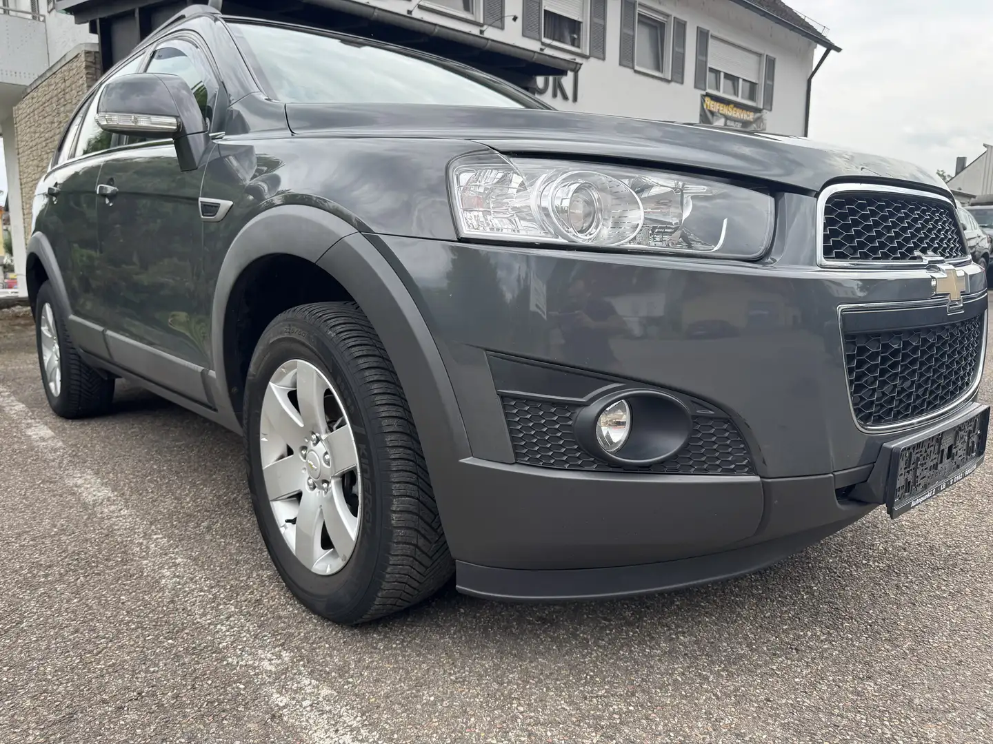Chevrolet Captiva 2.4 LT 2WD,AHK,7 Sitzer,PDC Grijs - 1