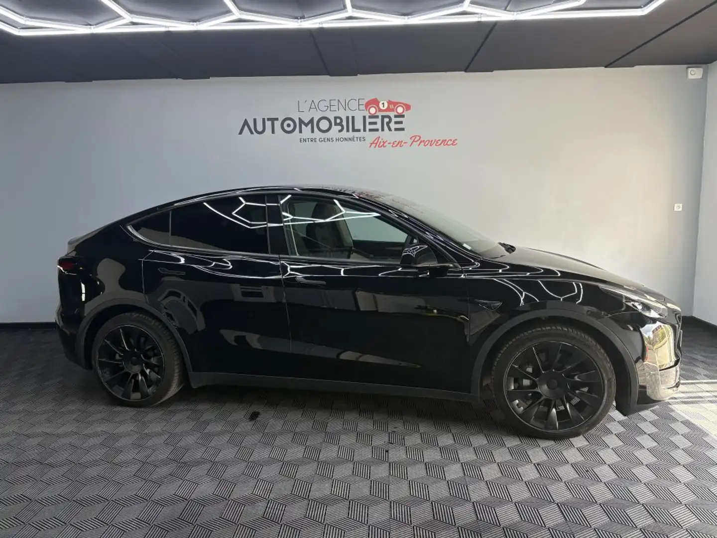 Tesla Model Y 300 AUTONOMIE STANDARD RWD 60 KWH 2023 Noir - 2