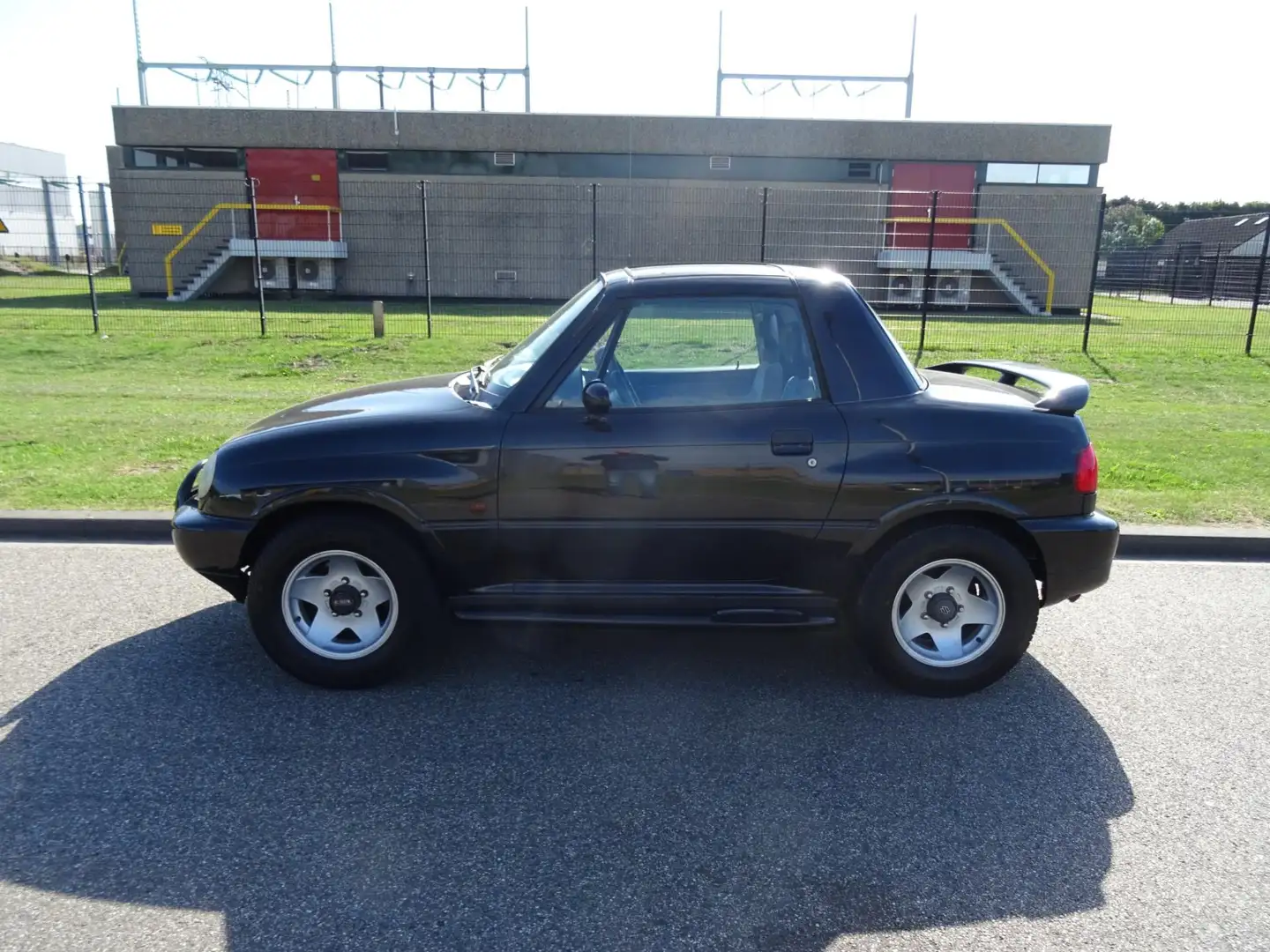 Suzuki X-90 1.6 4x4 motion Schwarz - 2