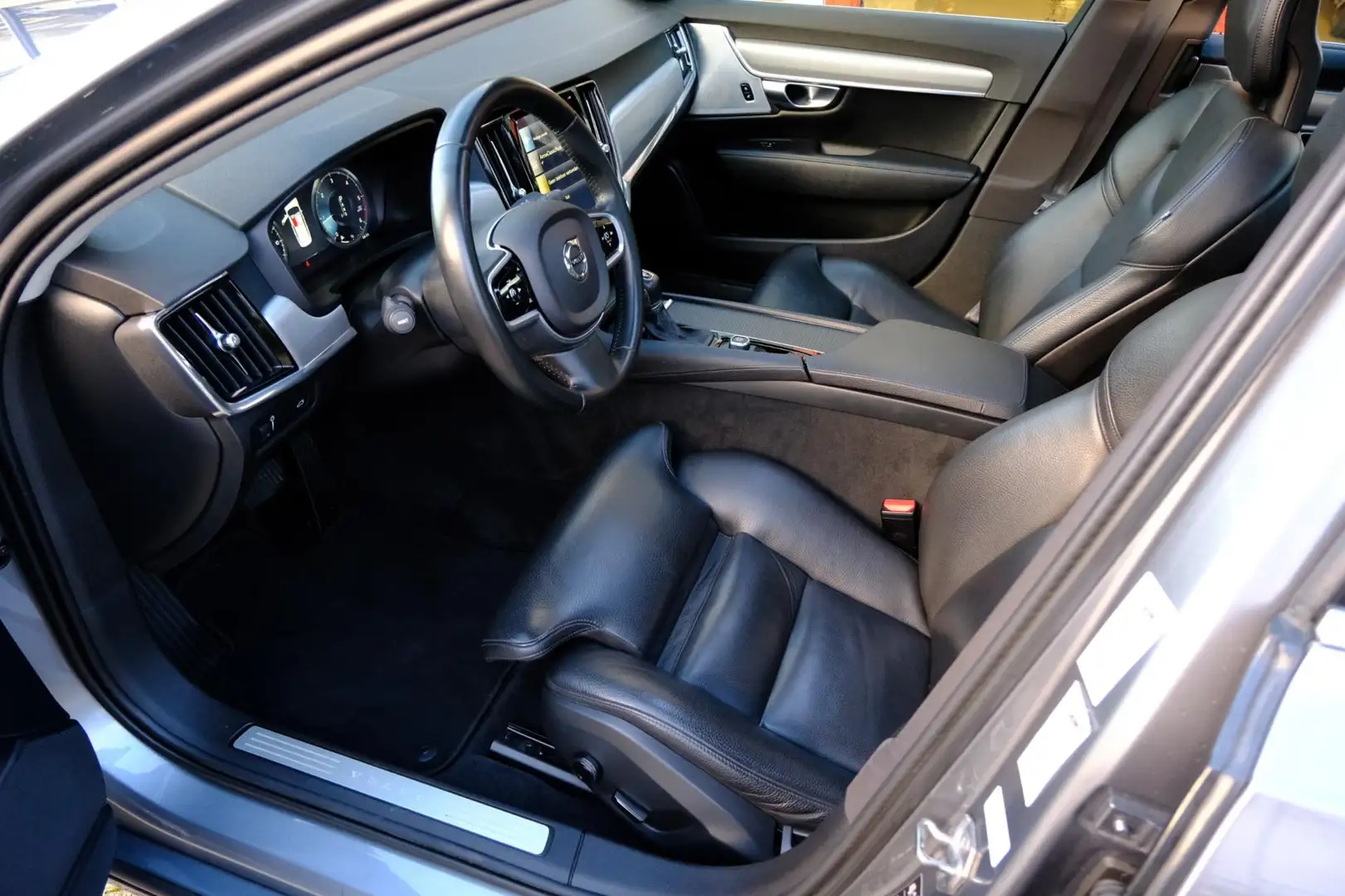 Volvo S90 2.0 D4 190pk Inscription Aut. Pano|Leder Grijs - 2