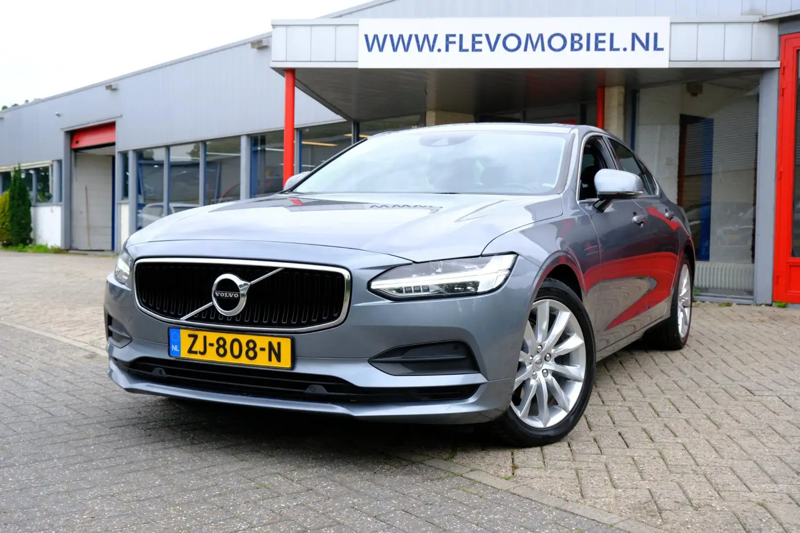 Volvo S90 2.0 D4 190pk Inscription Aut. Pano|Leder Grijs - 1