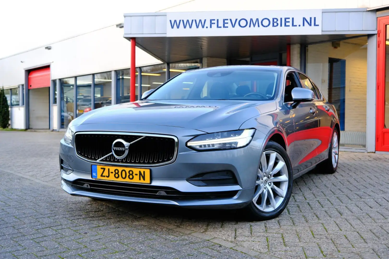 Volvo S90 2.0 D4 190pk Inscription Aut. Pano|Leder Grijs - 1