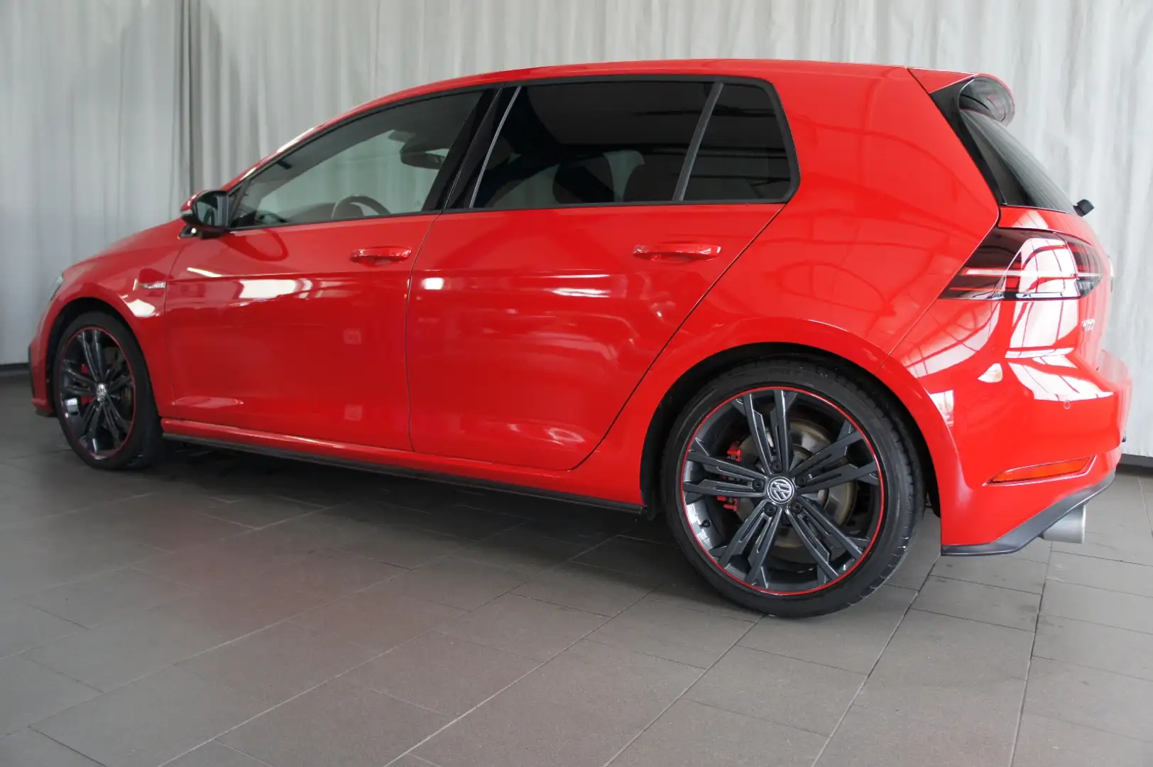 Volkswagen Golf GTI Performance #K058896 Rot - 2
