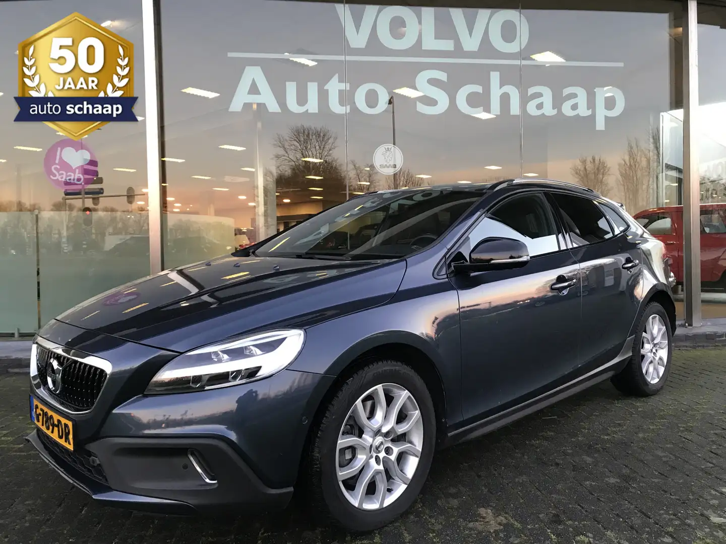 Volvo V40 Cross Country 1.5 T3 Polar+ Luxury Automaat | Rijklaar incl 12 m Bleu - 1