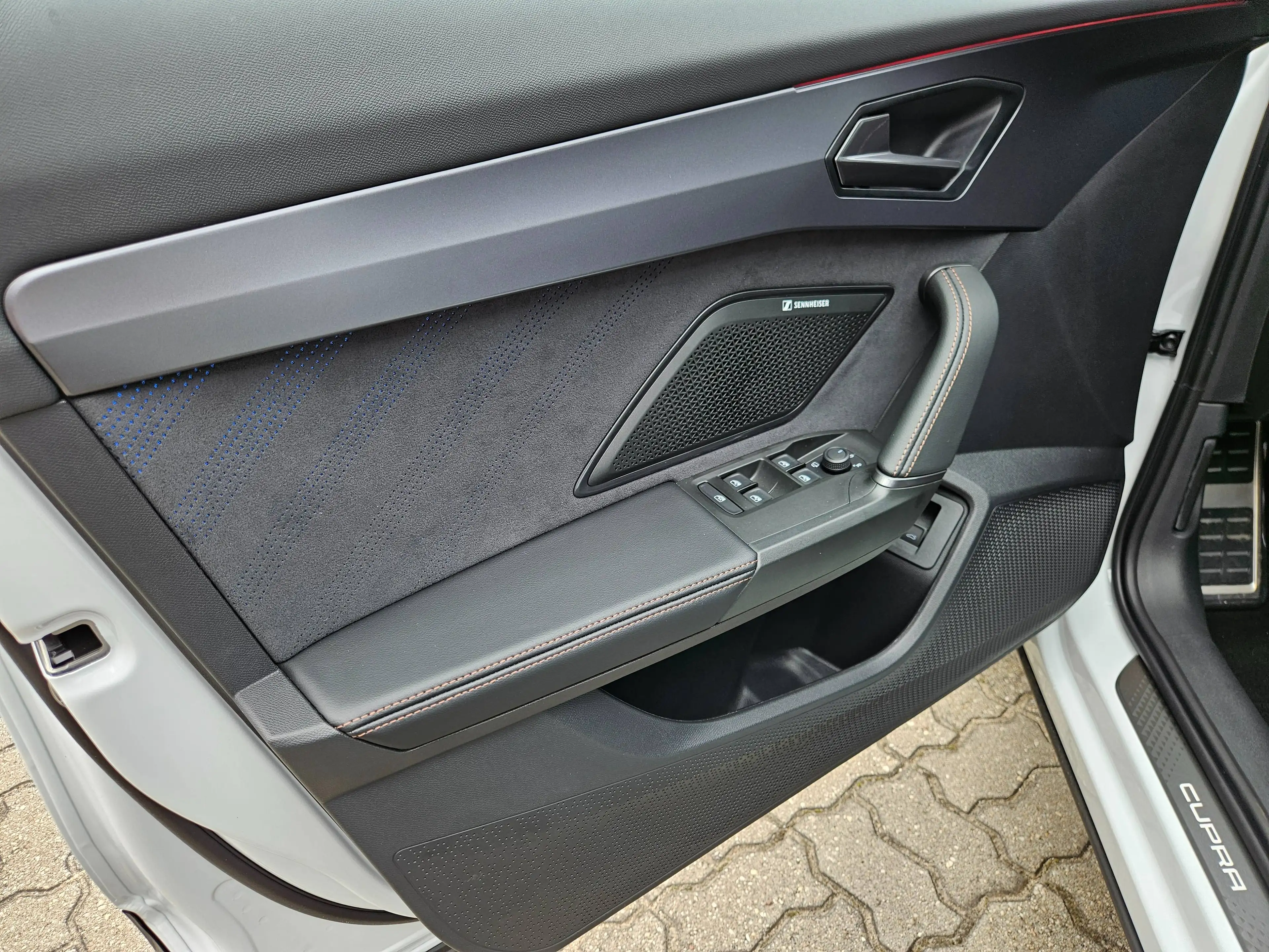 CUPRA Formentor VZ 2.0 TSI 245 kW 4Drive *Matrix-LED, Navi, DCC, Sennheiser, AHZV, ACC, elektr. Heckklappe* — photo 4