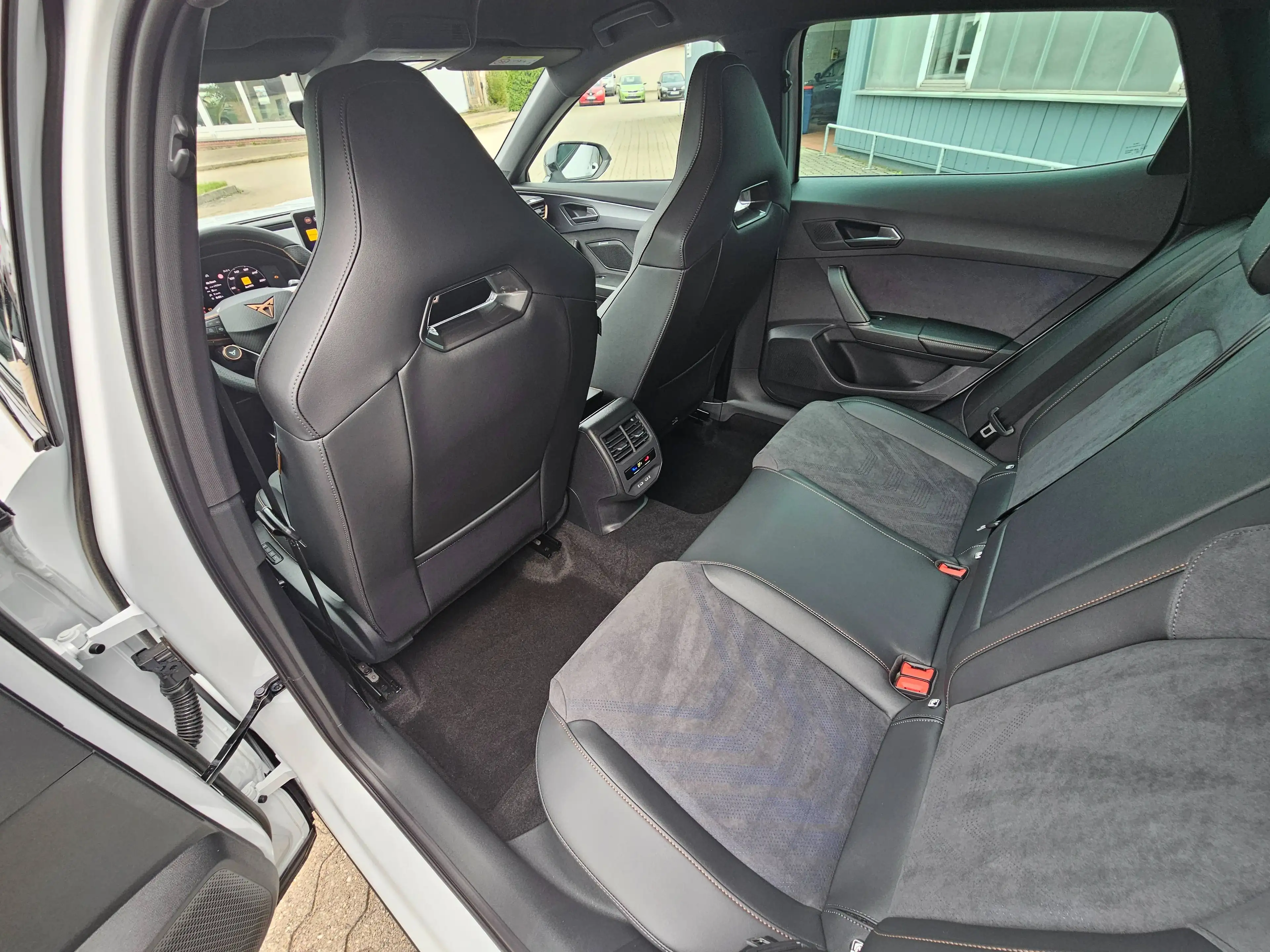 CUPRA Formentor VZ 2.0 TSI 245 kW 4Drive *Matrix-LED, Navi, DCC, Sennheiser, AHZV, ACC, elektr. Heckklappe* — photo 5