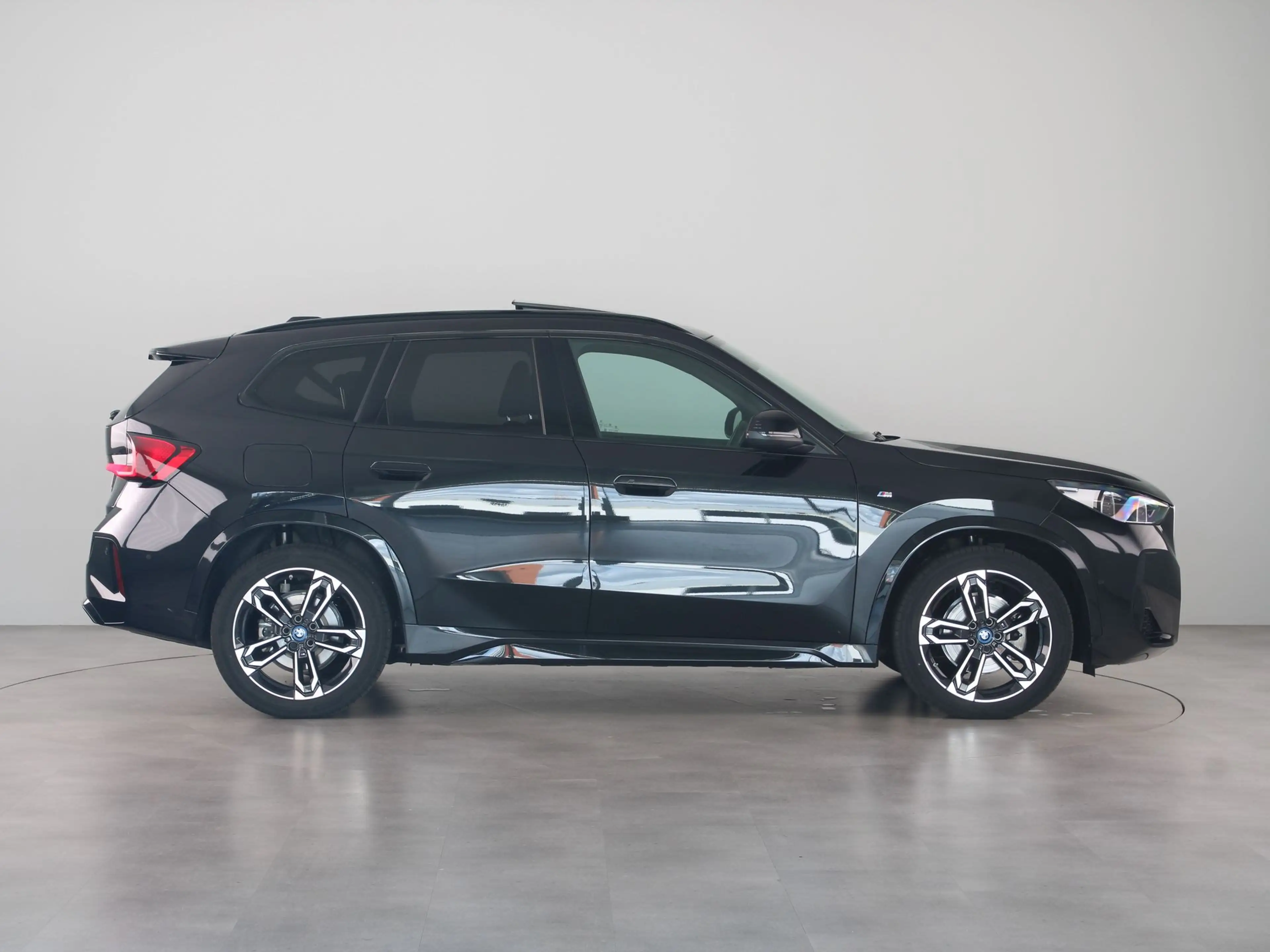 BMW iX1 eDrive20 67 kWh M Sport Edition Trekhaak — photo 4