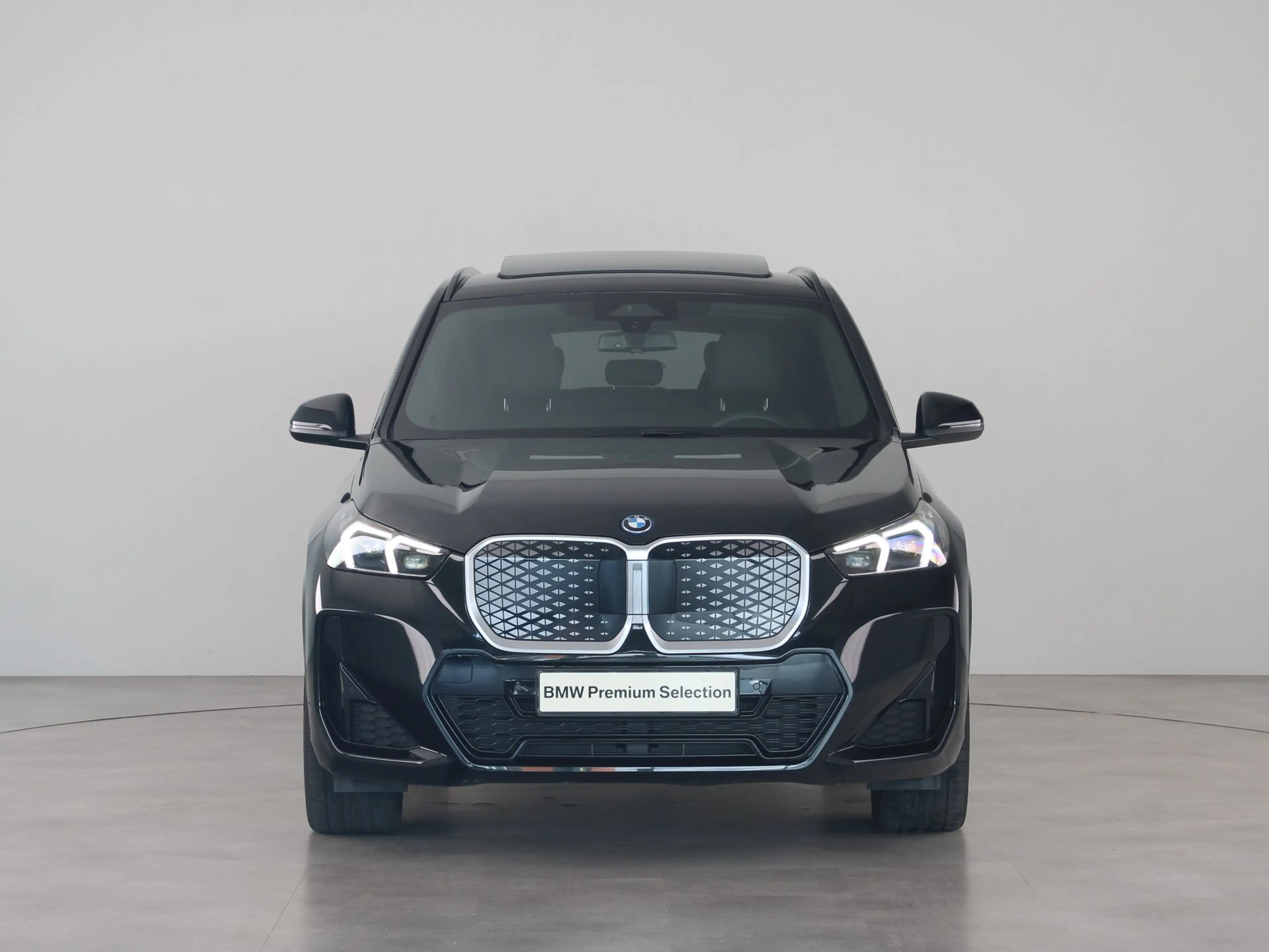 BMW iX1 eDrive20 67 kWh M Sport Edition Trekhaak — photo 2