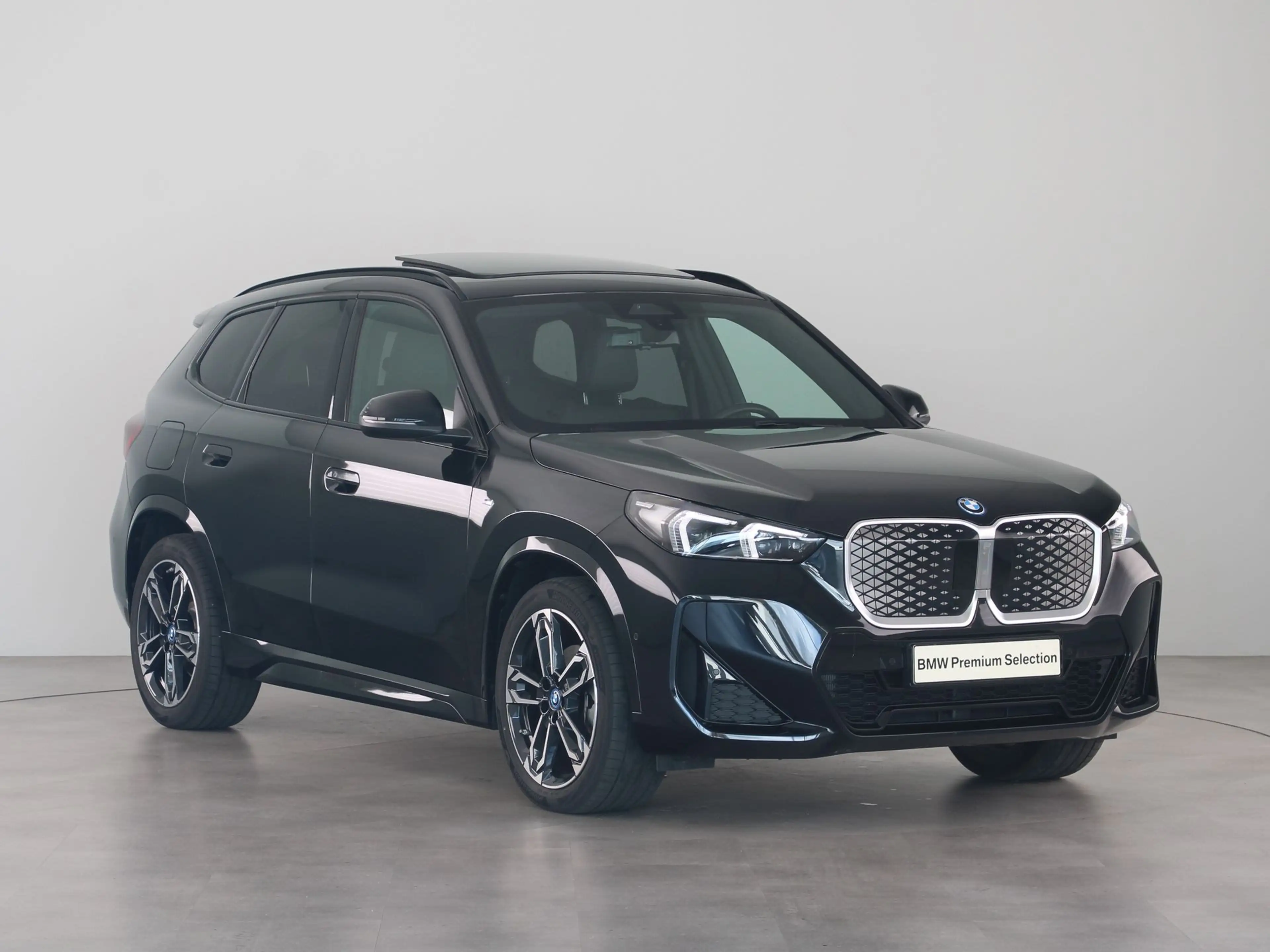 BMW iX1 eDrive20 67 kWh M Sport Edition Trekhaak — photo 3