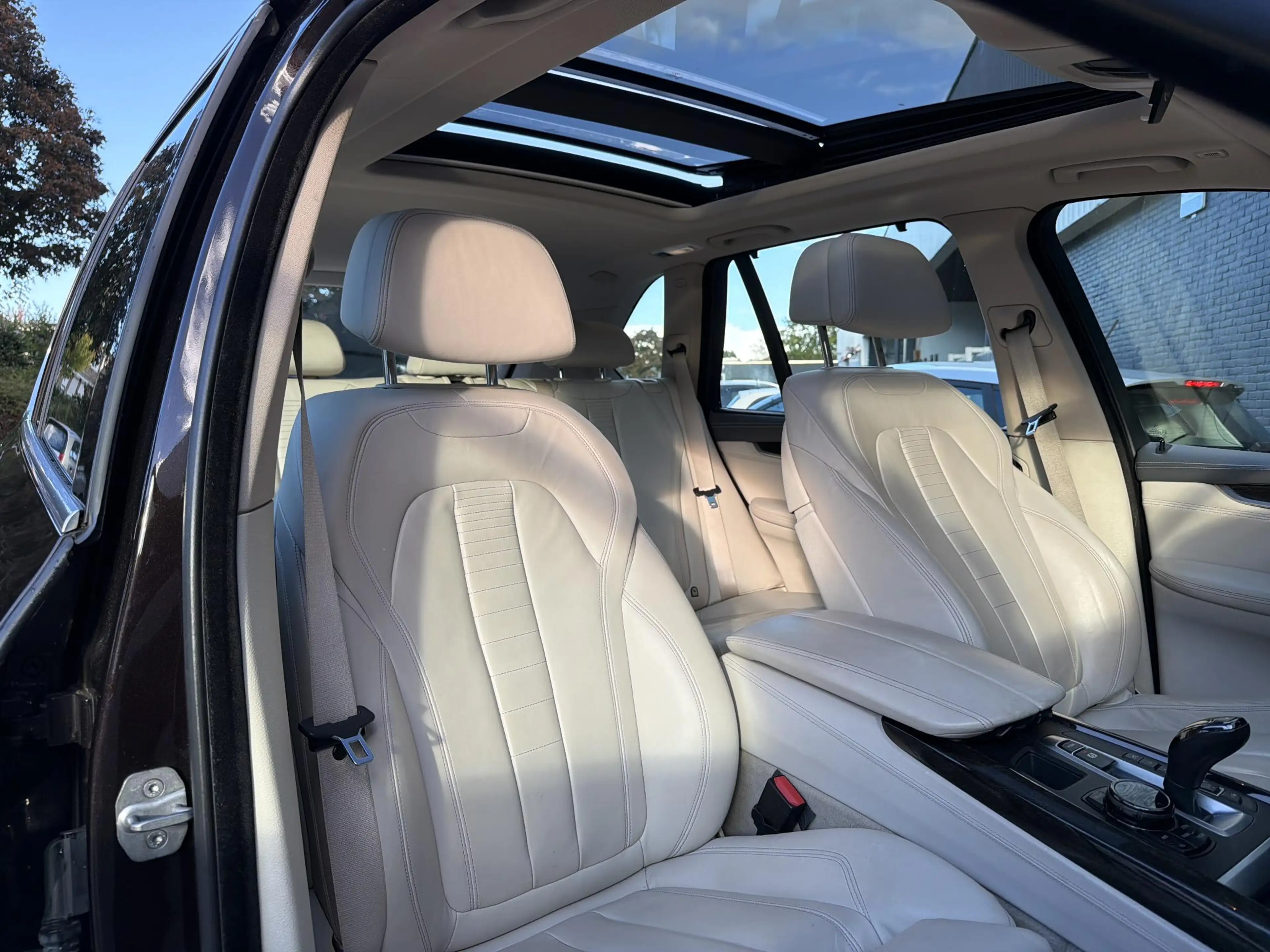 BMW X5 xDrive50i High Executive — photo 4