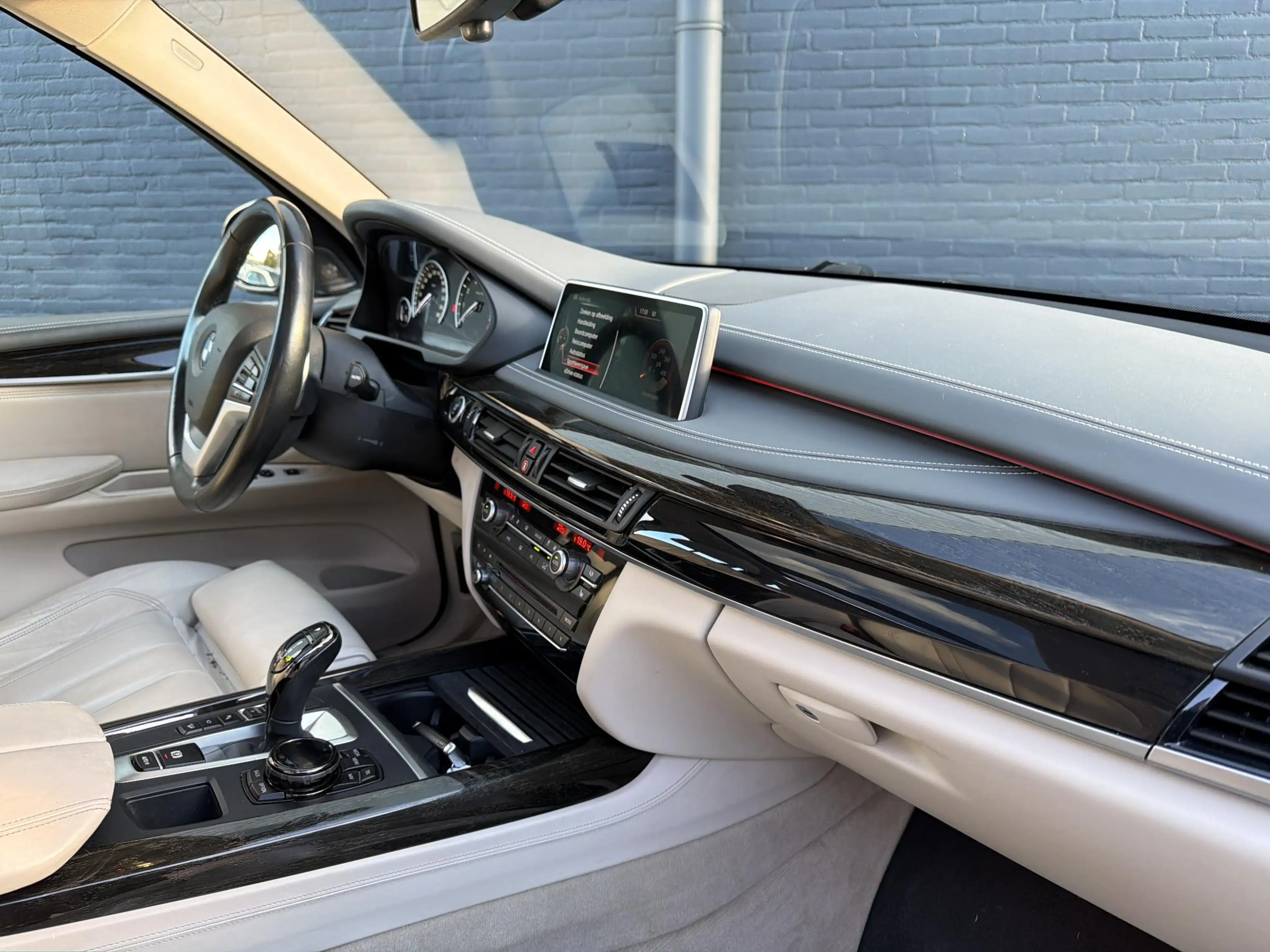 BMW X5 xDrive50i High Executive — photo 15