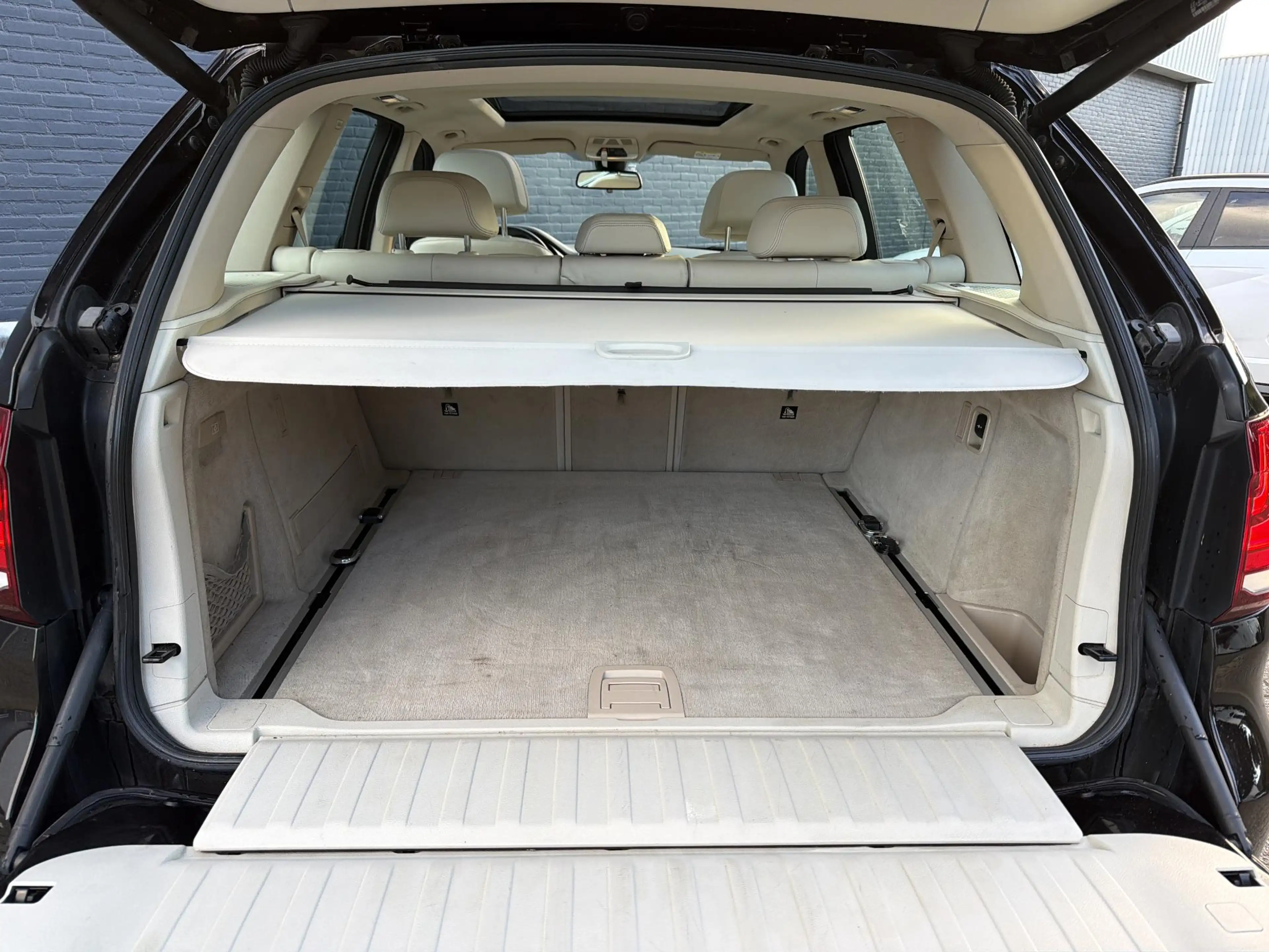 BMW X5 xDrive50i High Executive — photo 14