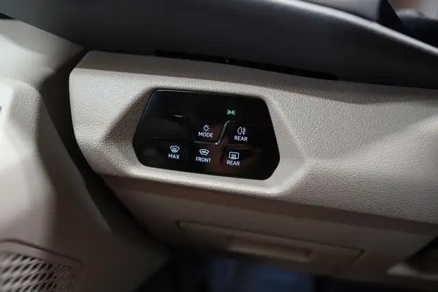 Volkswagen Multivan view 27