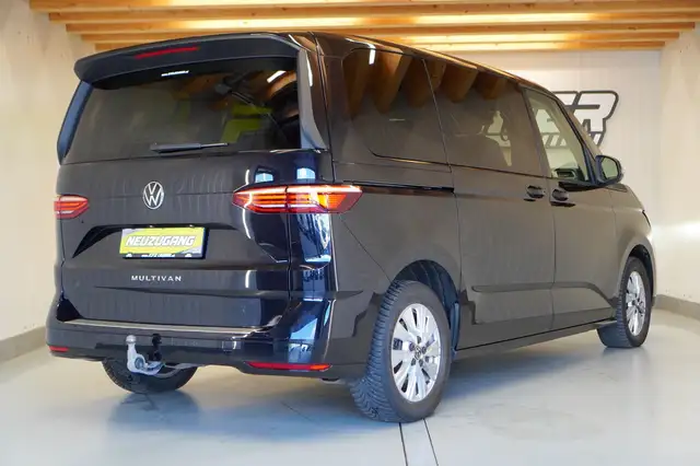 Volkswagen Multivan view 4