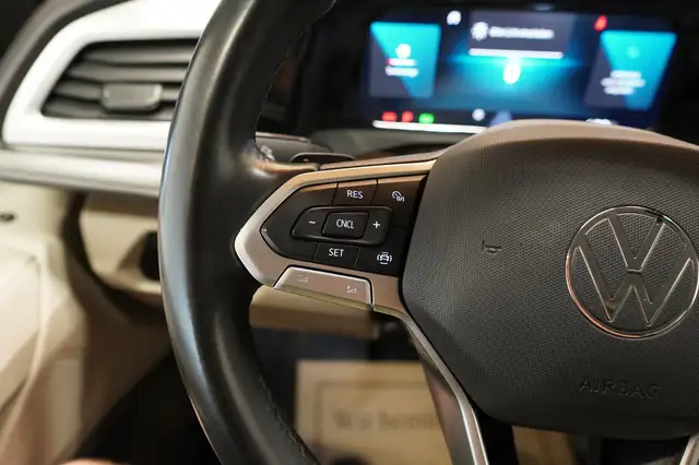 Volkswagen Multivan view 24