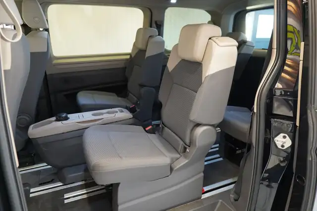 Volkswagen Multivan view 16