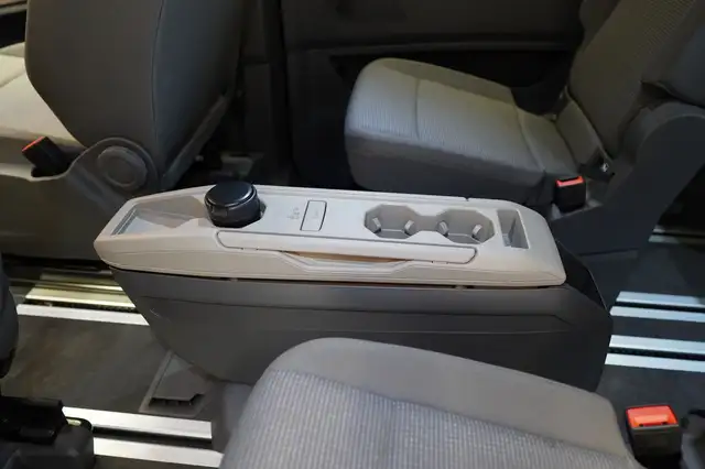 Volkswagen Multivan view 17