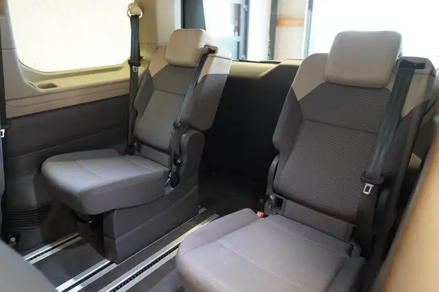 Volkswagen Multivan view 19