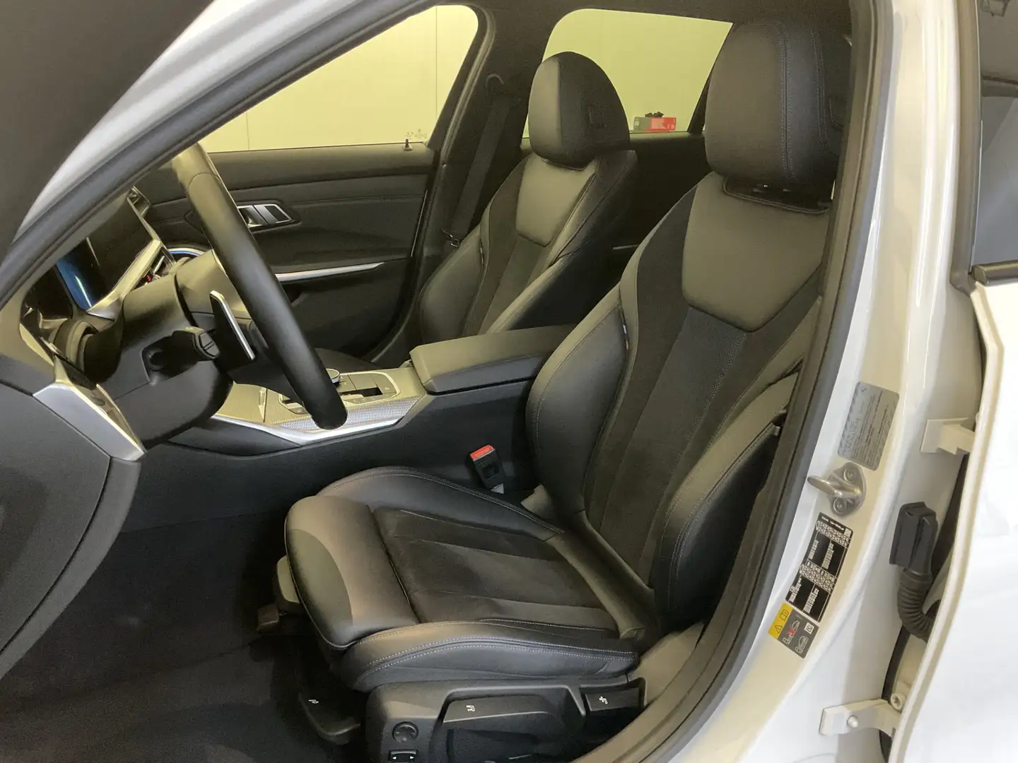 BMW 320 e xDrive Weiß - 2