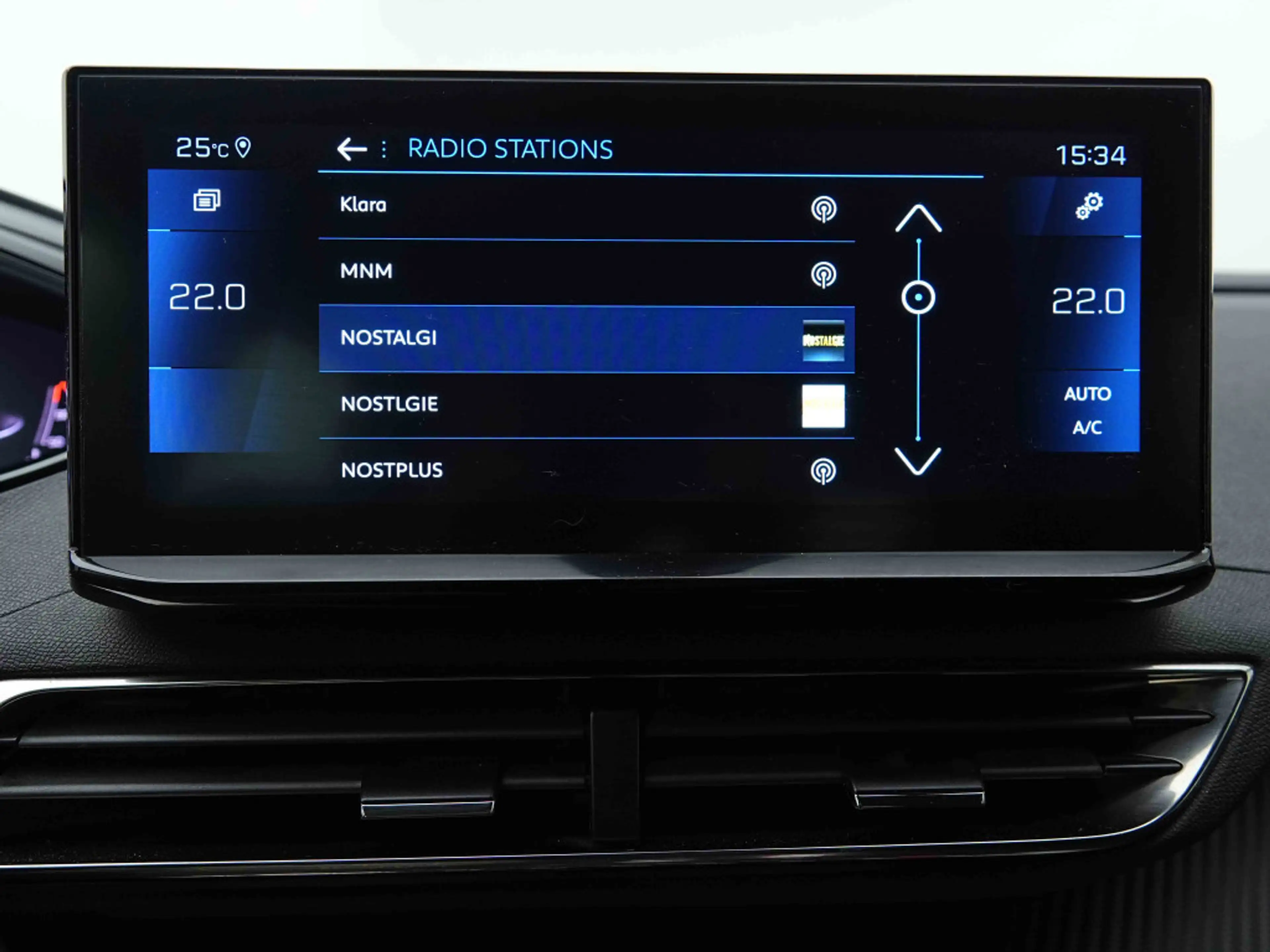 Peugeot 5008 1.2T 130 Aut Active Pack 7PL | GPS | Heated Seats | Camera — photo 14