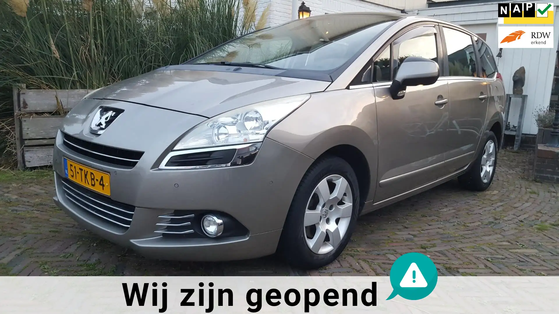 Peugeot 5008 1.6 i Active Automaat met Panoramadak, geheel in P Grijs - 1
