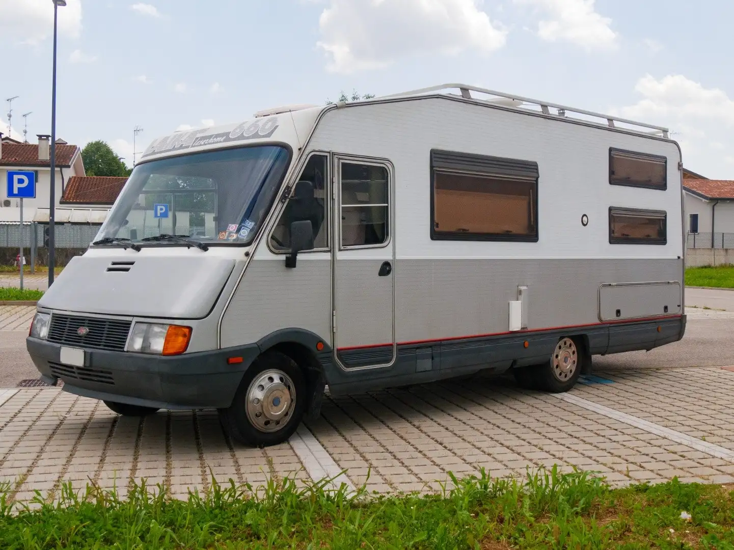 Laika LASERHOME 6.60 IVECO 2.5 TD MOTORE CON KM 5.000 Silber - 1