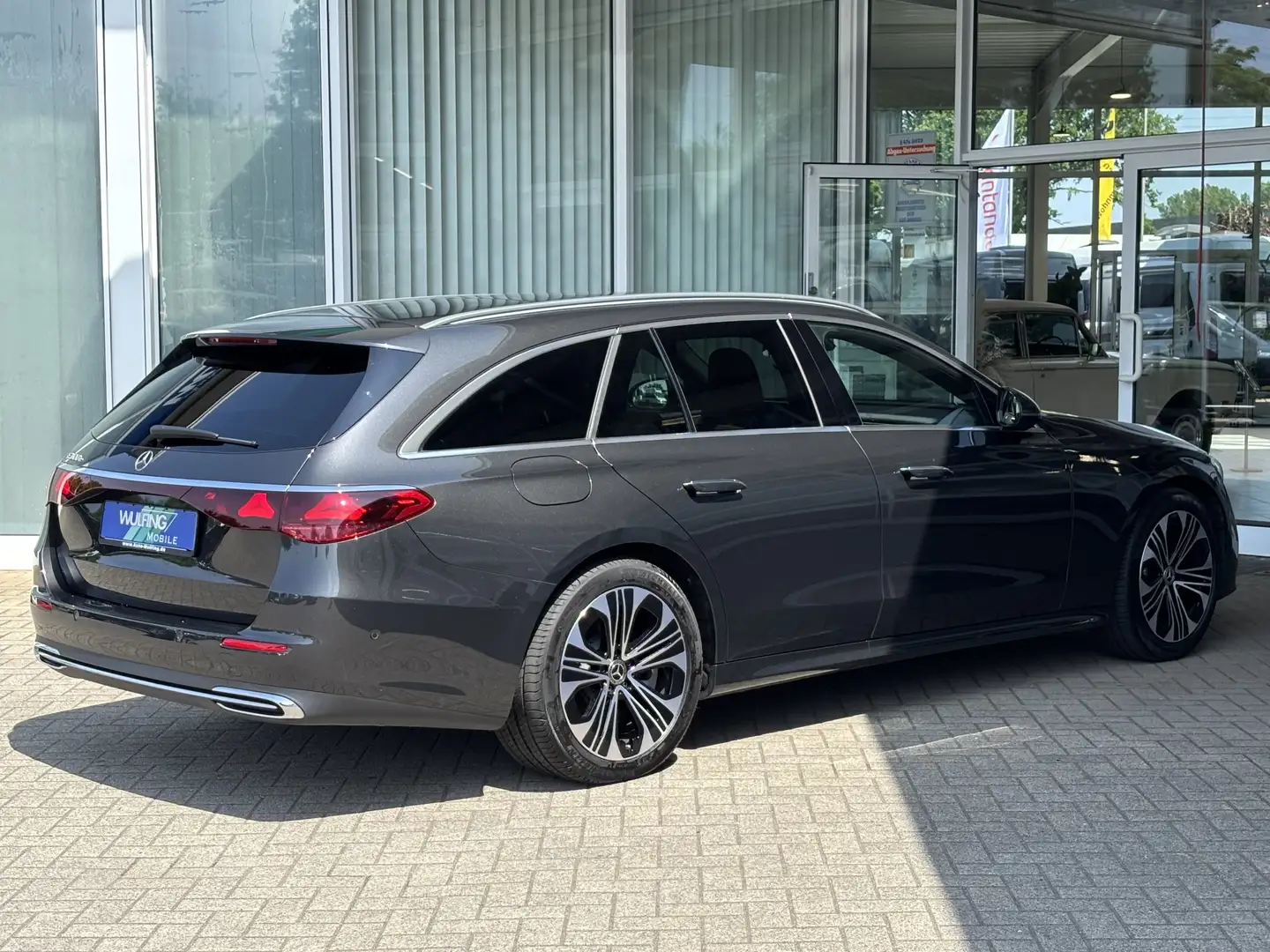 Mercedes-Benz E 300 e T Avantgarde AHK MBUX 1.Hd FLA LED Gris - 2