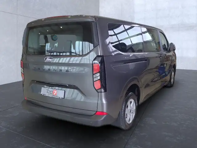 Ford Tourneo Custom view 5