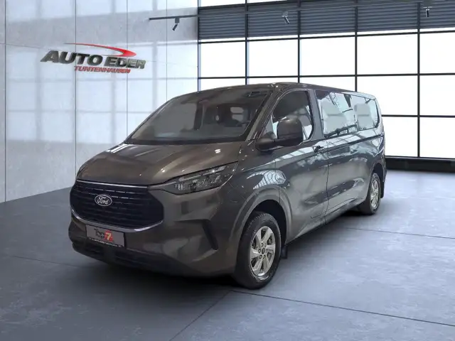 Ford Tourneo Custom view 2
