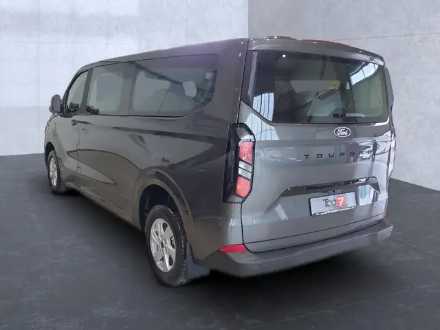 Ford Tourneo Custom view 3