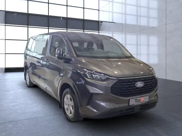 Ford Tourneo Custom view 7