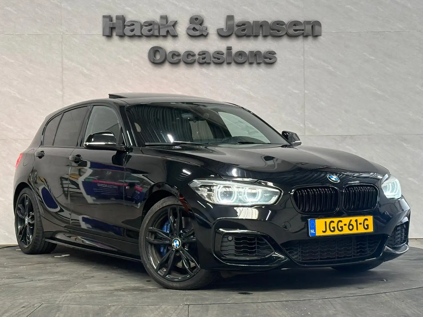 BMW 140 1-serie M140i xDrive Executive - M Sport - Pano - Schwarz - 2