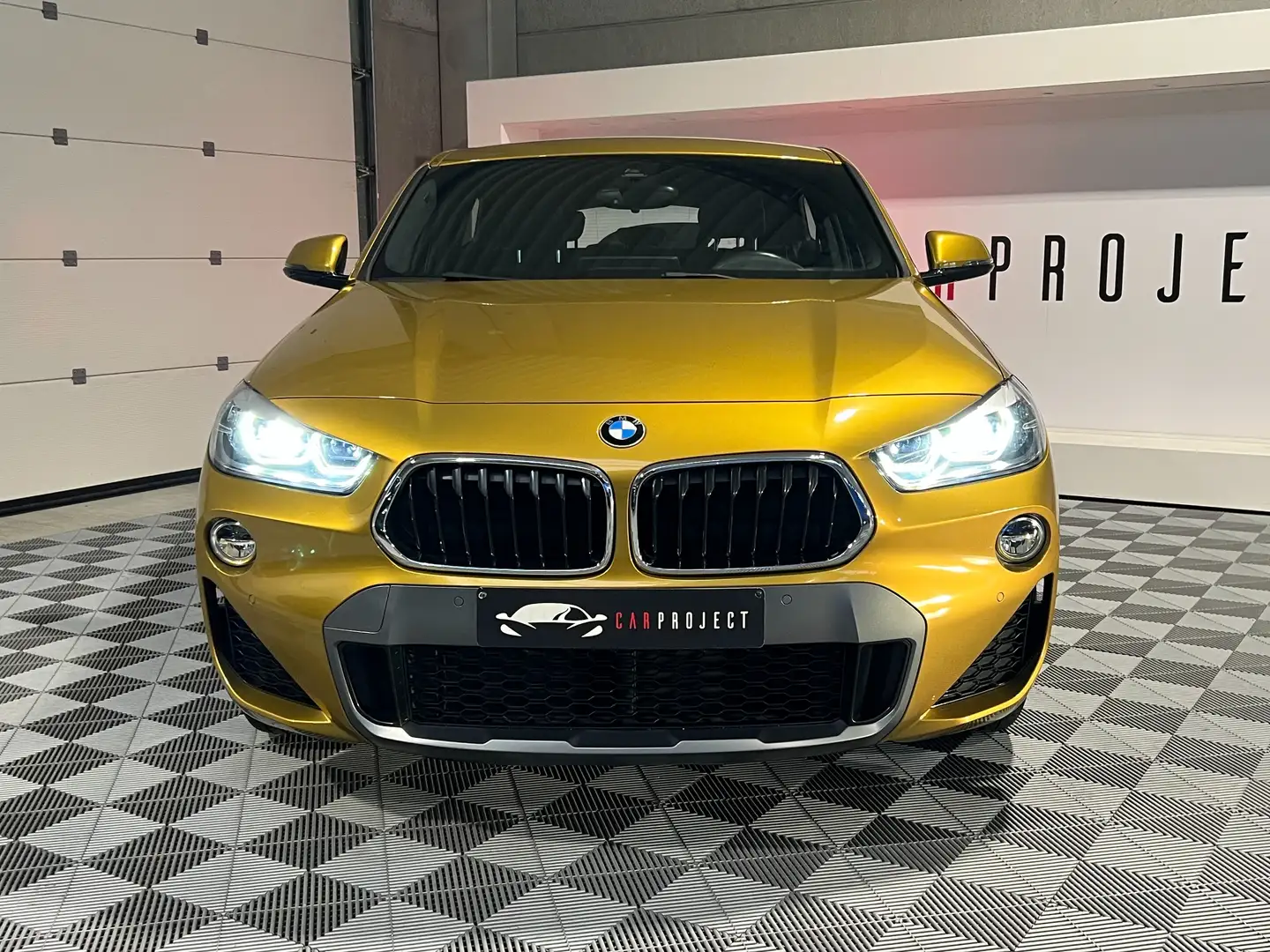 BMW X2 2.0 dAS xDrive18/PACK M INT+EXT/LED/GPS/PDC AV AR Goud - 2