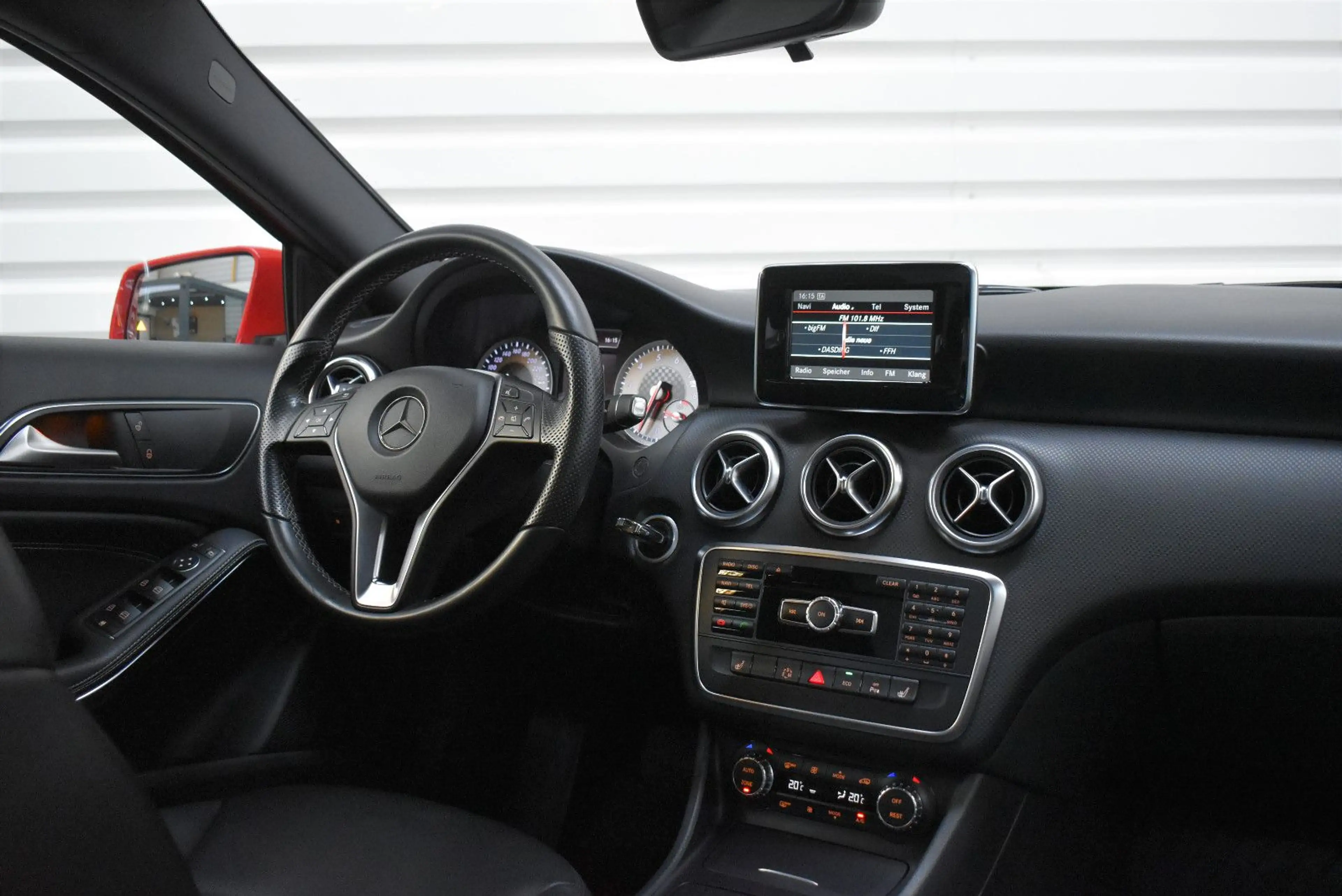 Mercedes-Benz A 180 BlueEfficiency+Automatik+Navi+Kamera — photo 14