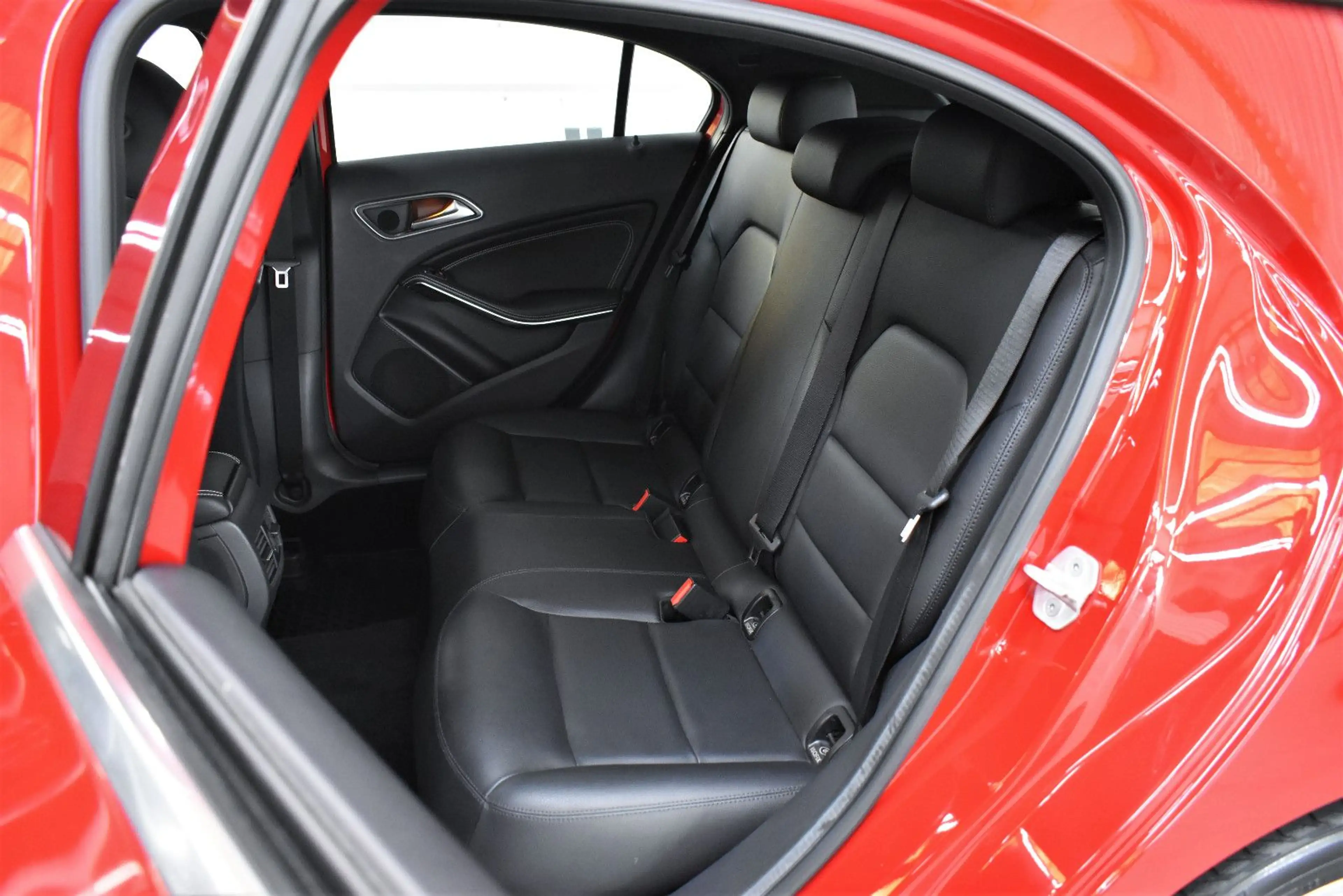 Mercedes-Benz A 180 BlueEfficiency+Automatik+Navi+Kamera — photo 13
