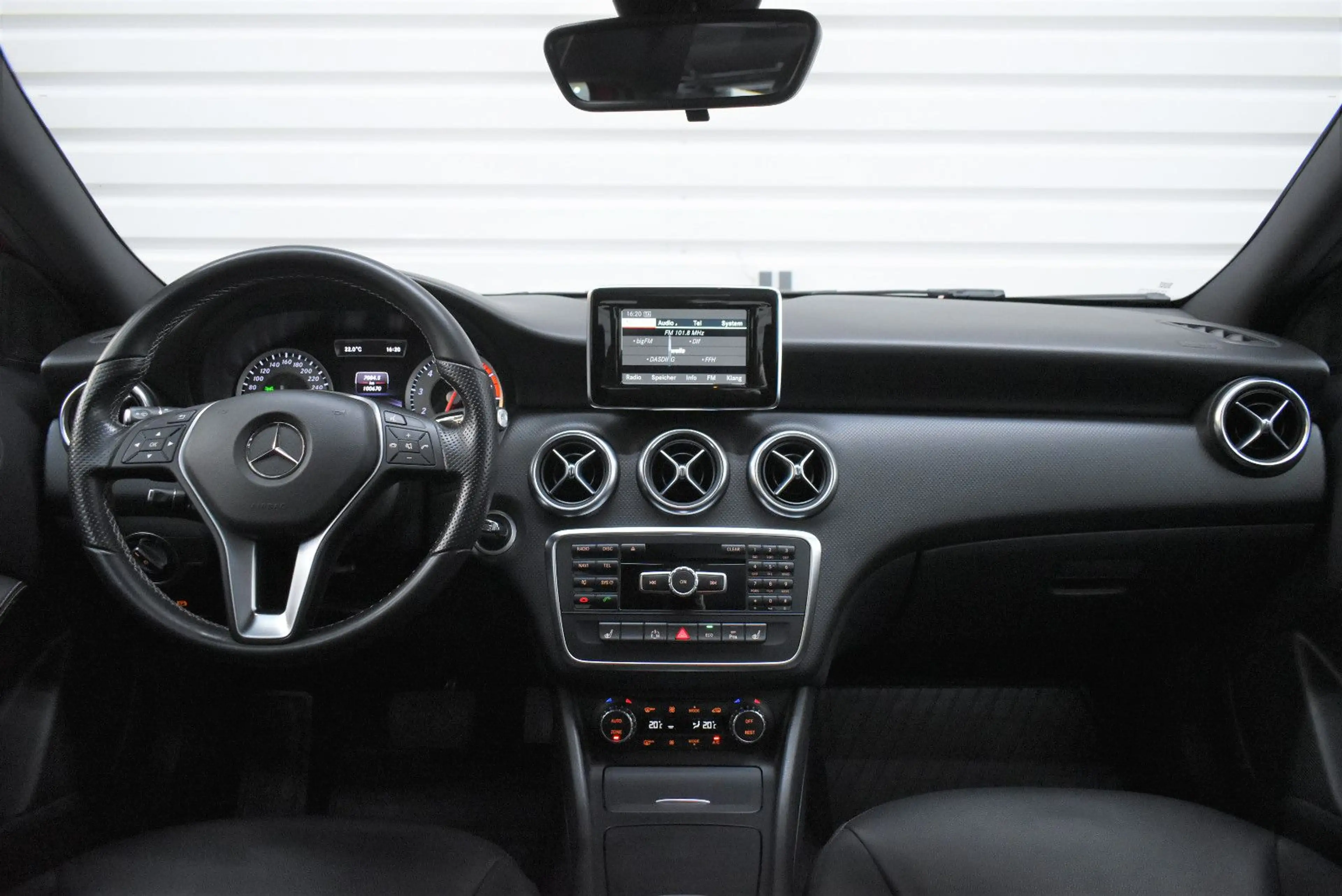 Mercedes-Benz A 180 BlueEfficiency+Automatik+Navi+Kamera — photo 15