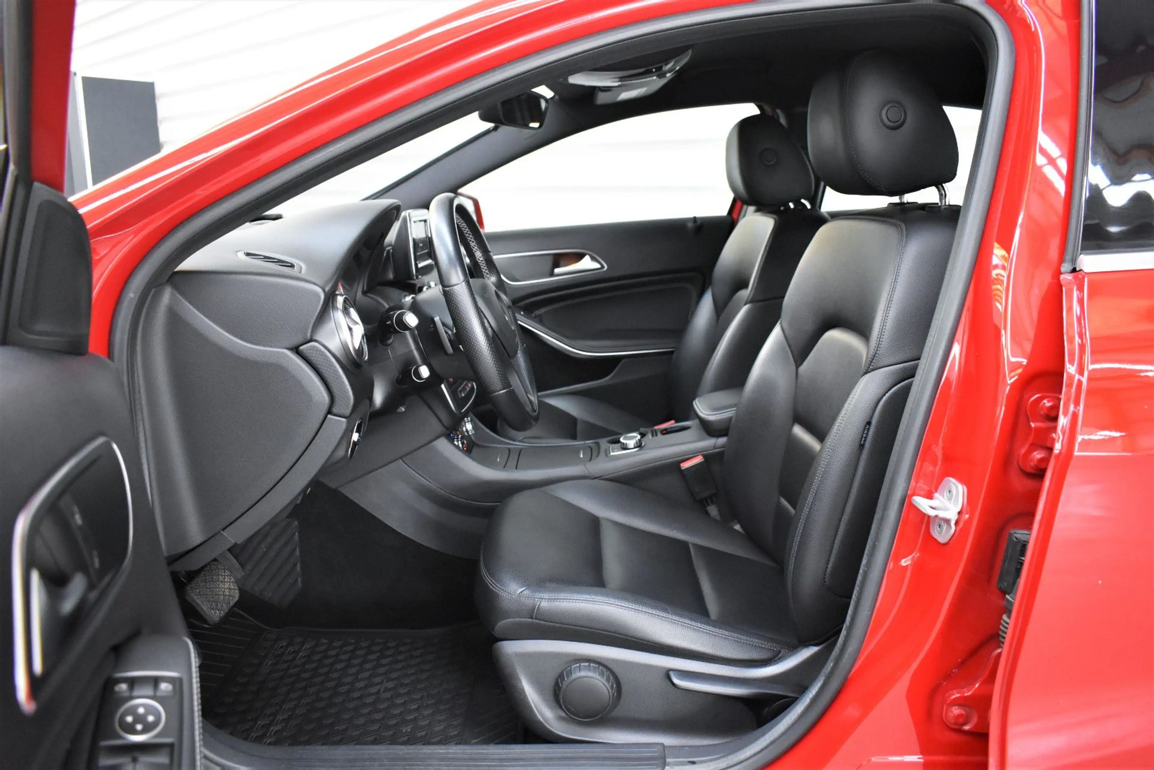Mercedes-Benz A 180 BlueEfficiency+Automatik+Navi+Kamera — photo 9