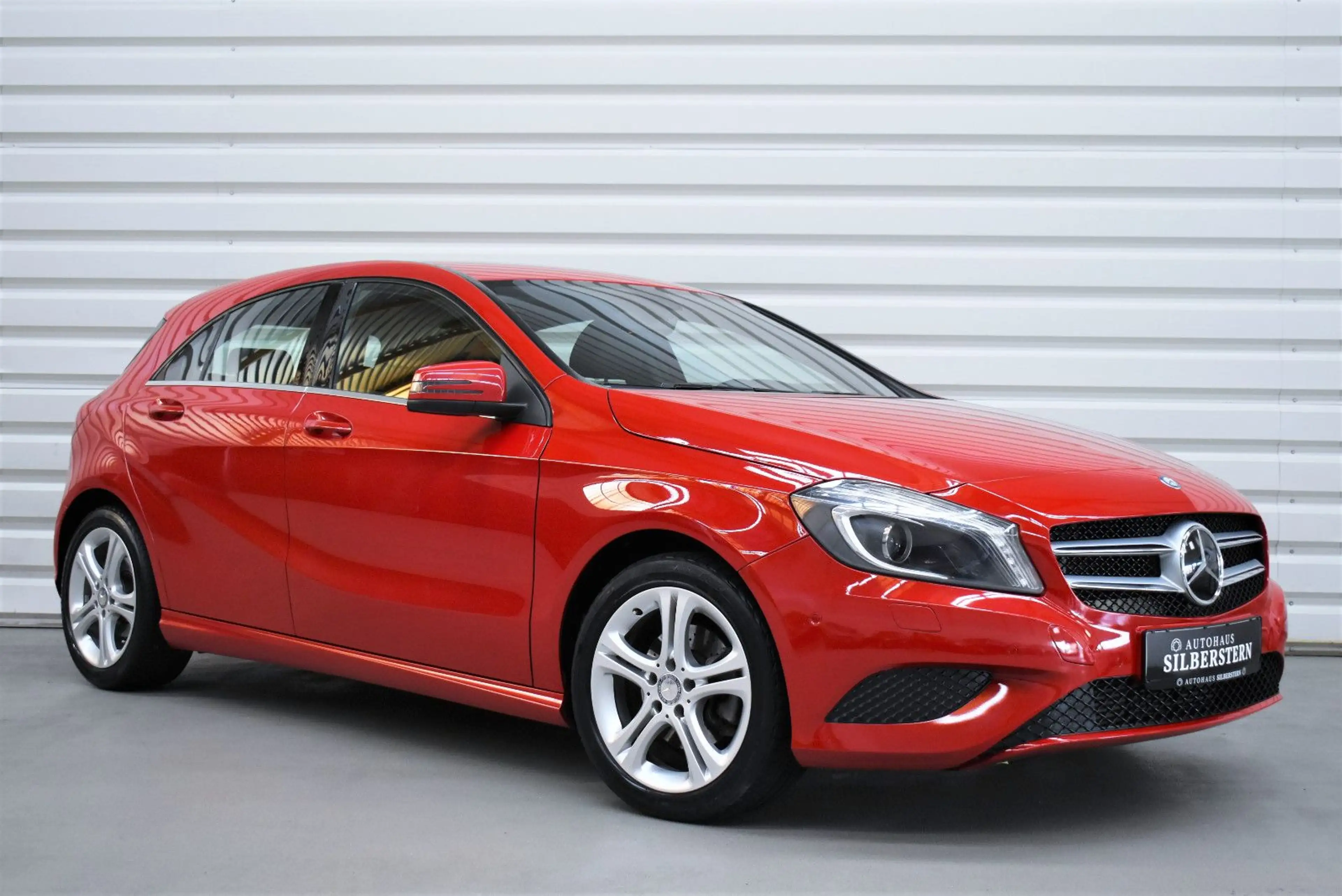 Mercedes-Benz A 180 BlueEfficiency+Automatik+Navi+Kamera