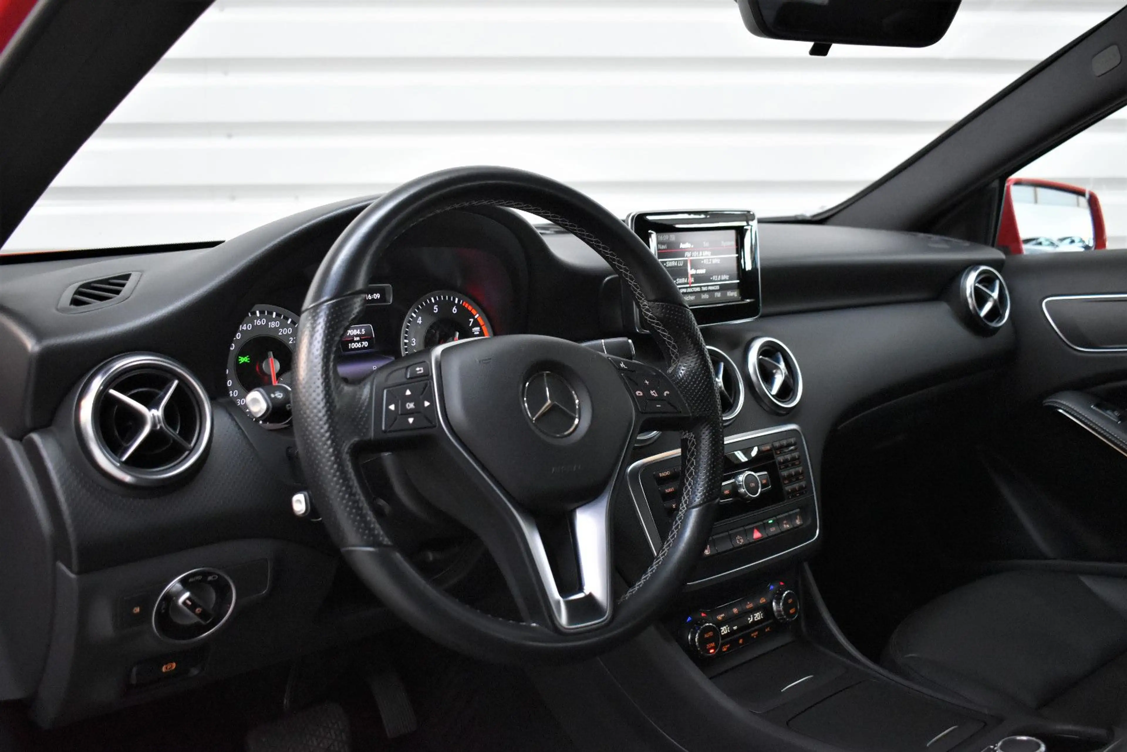 Mercedes-Benz A 180 BlueEfficiency+Automatik+Navi+Kamera — photo 7